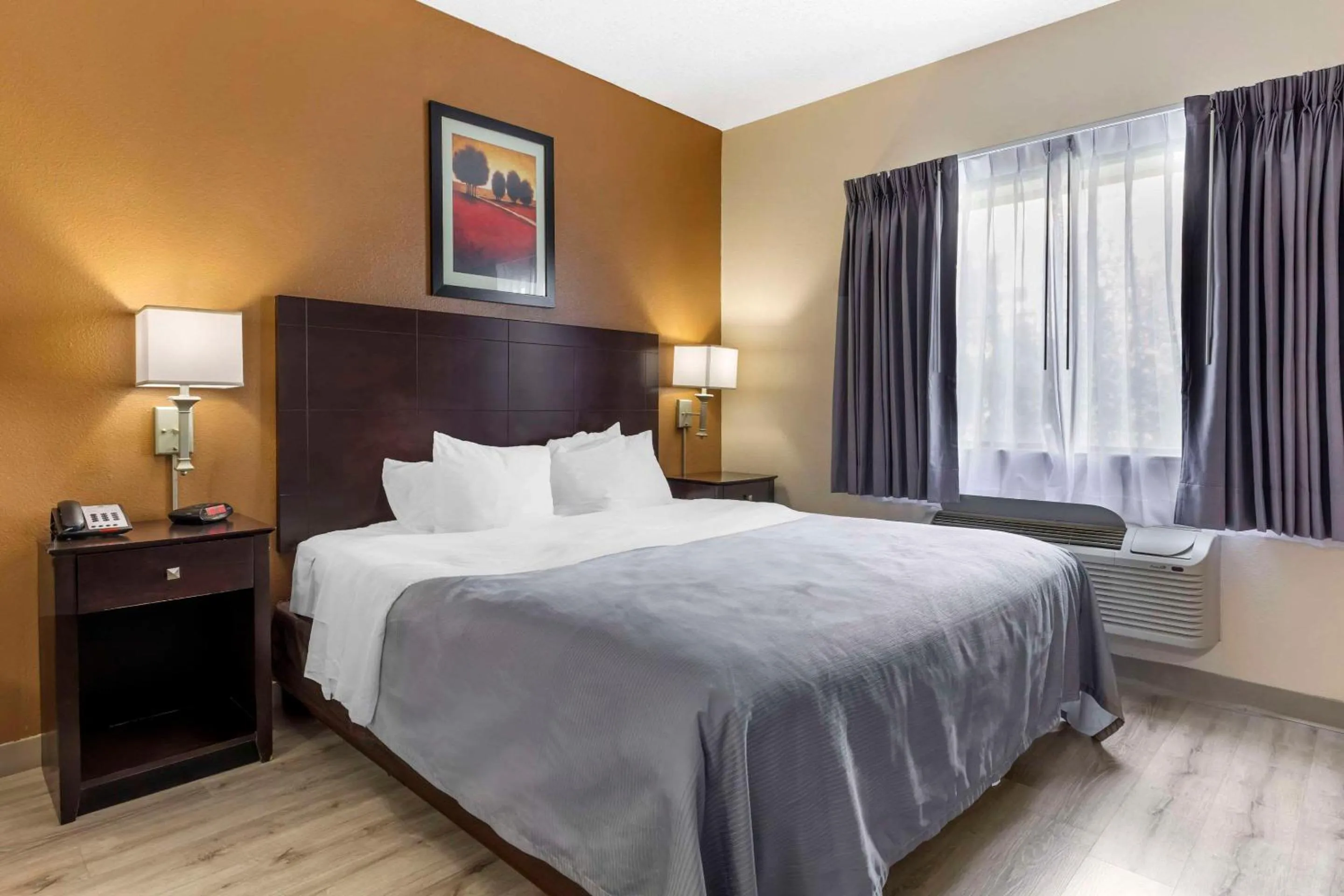 Bedroom, Bed in Quality Inn & Suites Wichita Falls I-44