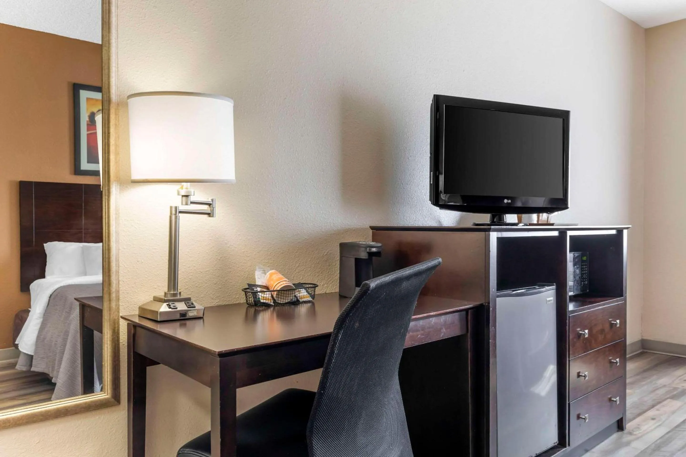 Bedroom in Quality Inn & Suites Wichita Falls I-44