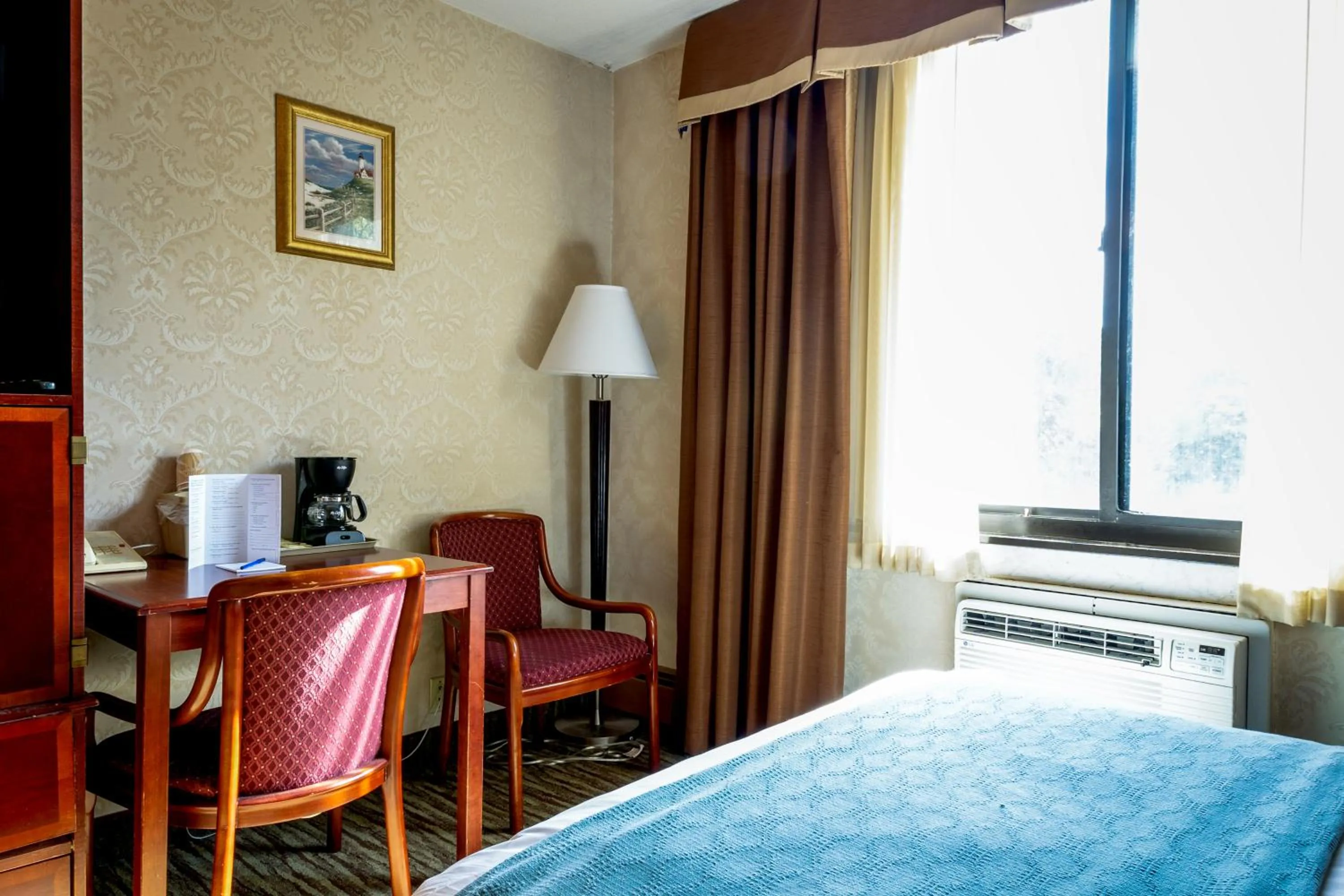 TV/Entertainment Center in Anchor Inn