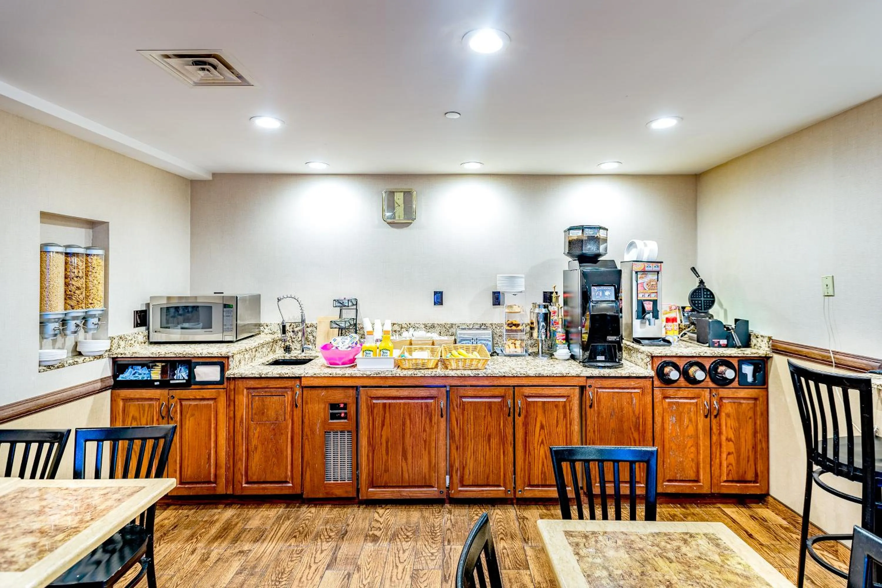 Restaurant/Places to Eat in Anchor Inn