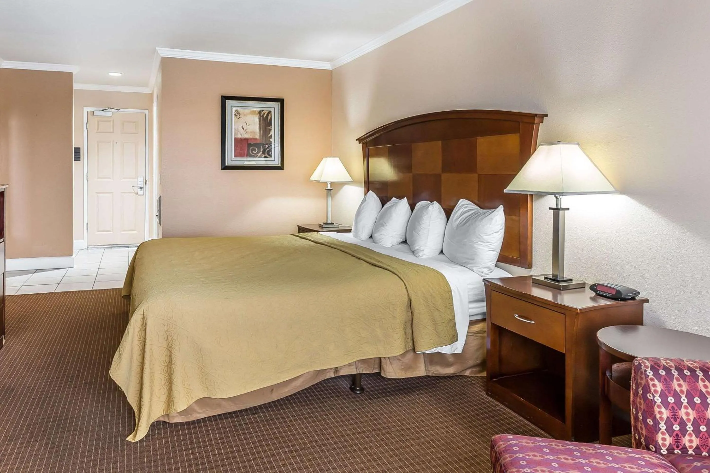 Photo of the whole room, Bed in Quality Inn near Hearst Castle