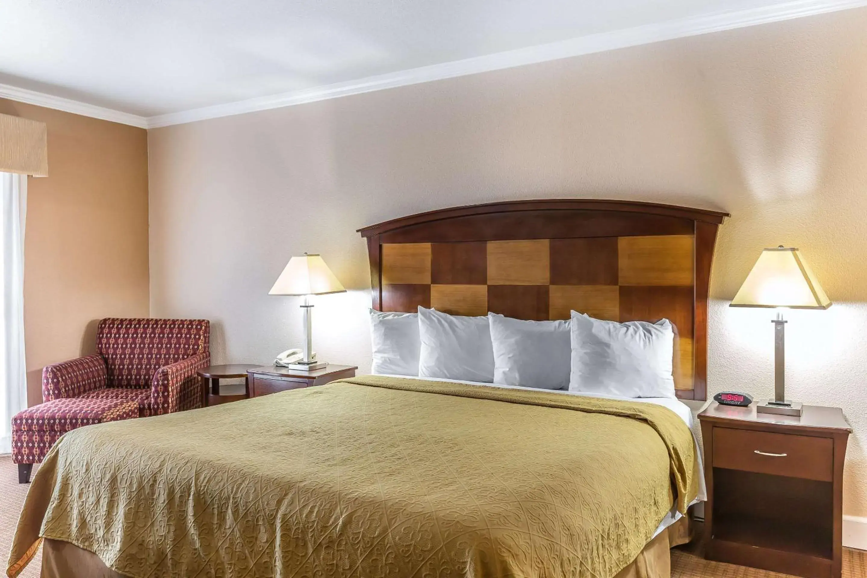 Photo of the whole room, Bed in Quality Inn near Hearst Castle Photo of the whole room, Bed in Quality Inn near Hearst Castle