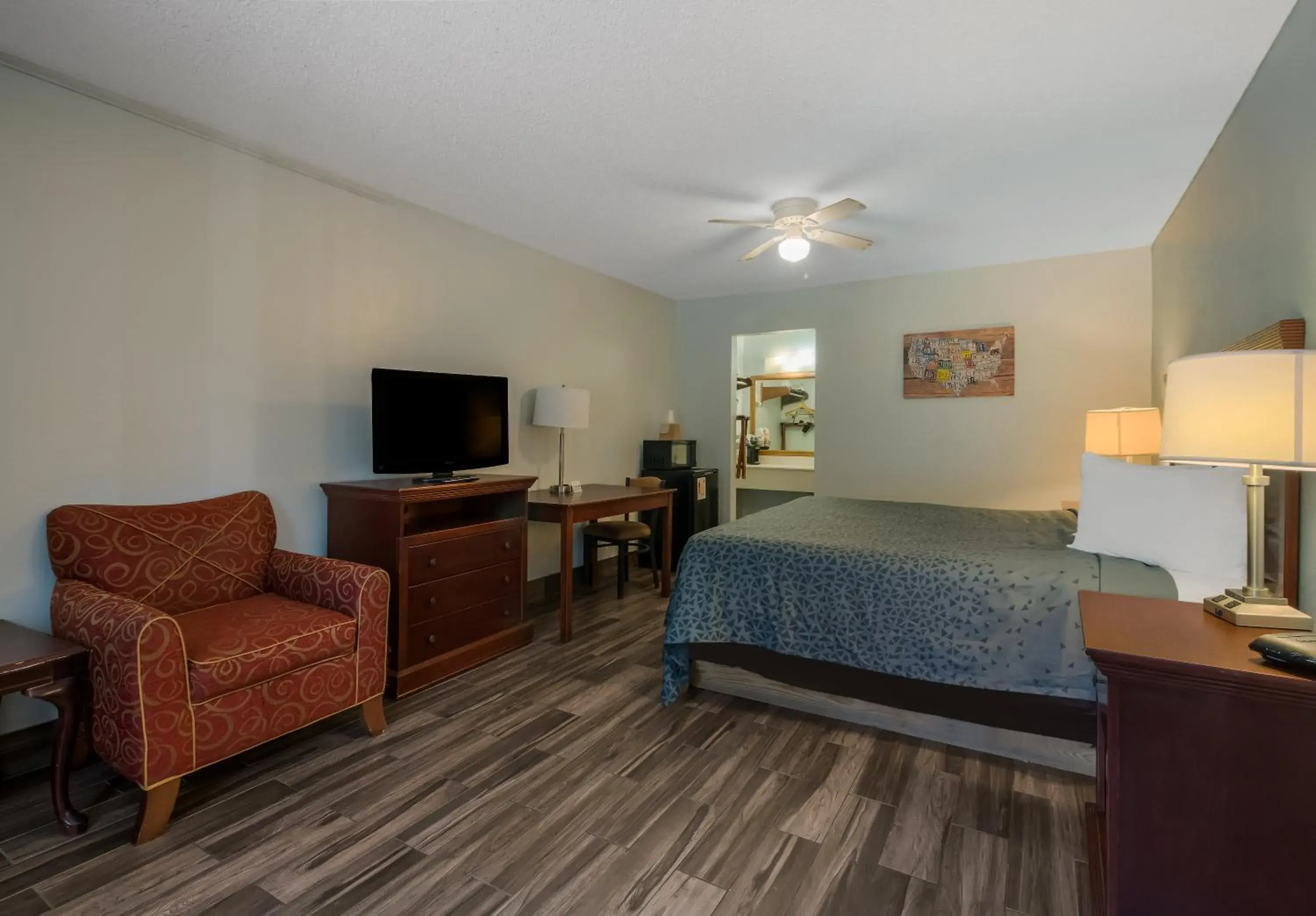 1 Bedroom King Suite/Sofa Bed - Nonsmoking in Econo Lodge Inn & Suites Fulton - Rockport 1 Bedroom King Suite/Sofa Bed - Nonsmoking in Econo Lodge Inn & Suites Fulton - Rockport