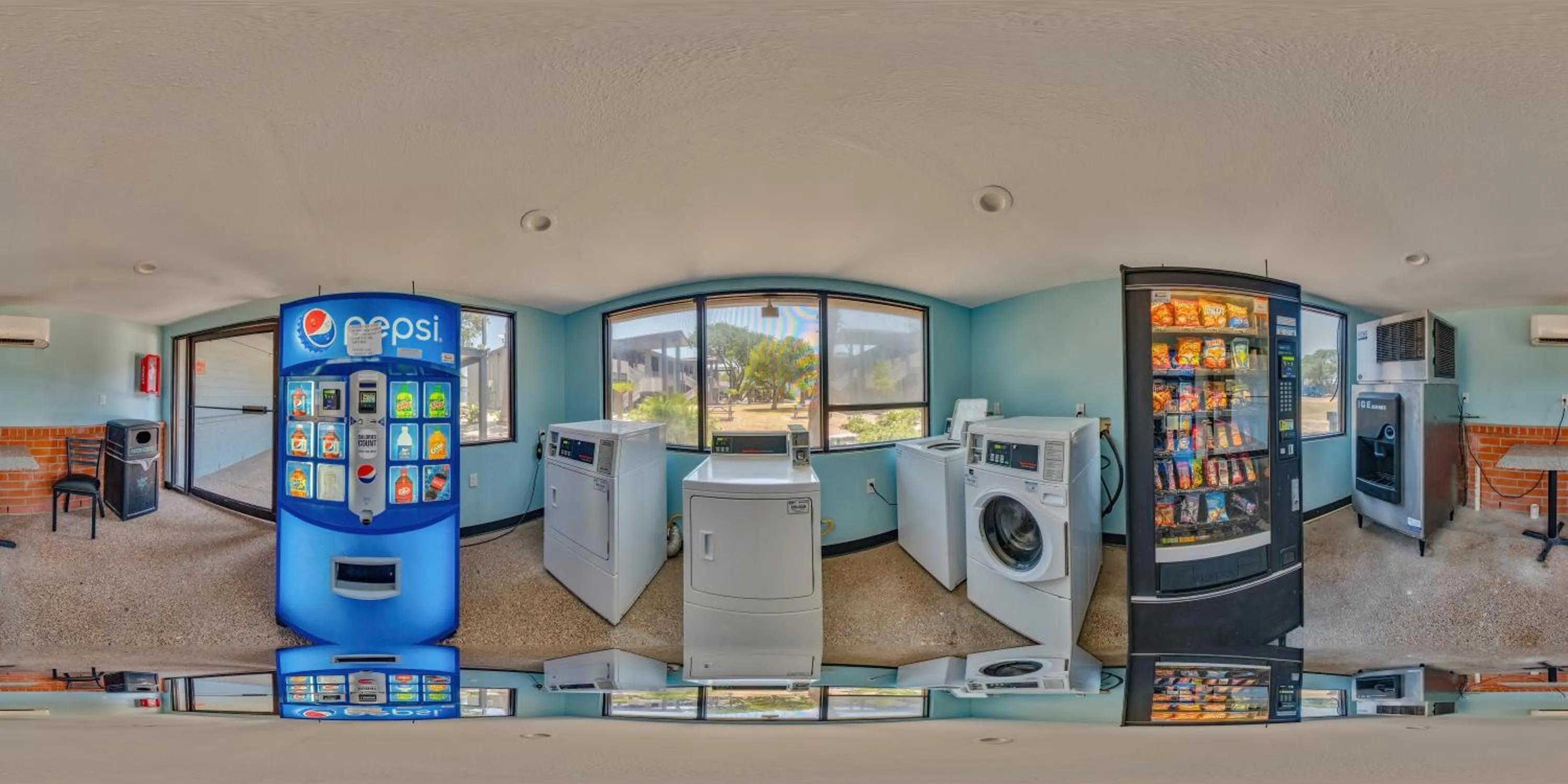 vending machine in Econo Lodge Inn & Suites Fulton - Rockport