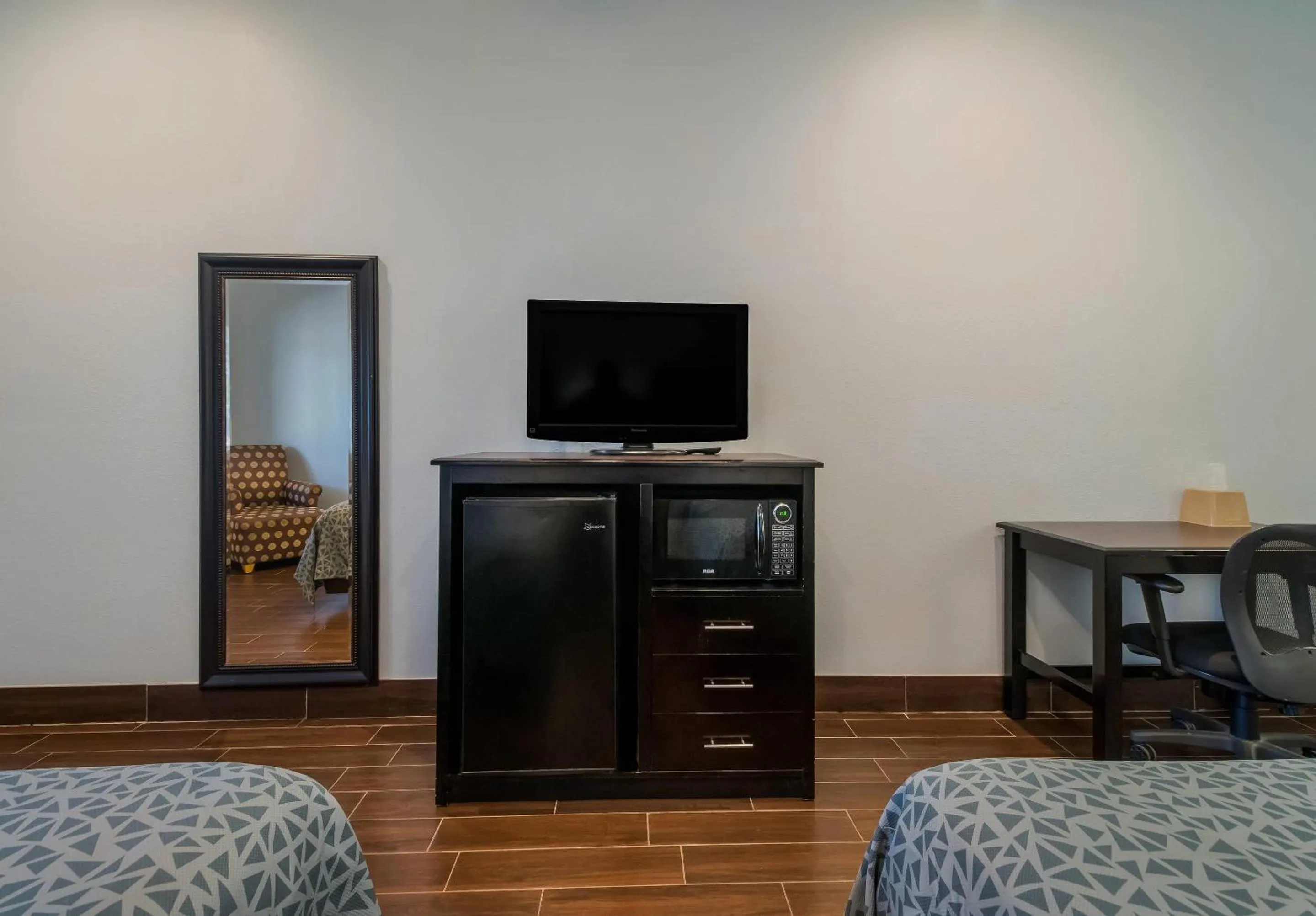 Bedroom in Econo Lodge Inn & Suites Fulton - Rockport