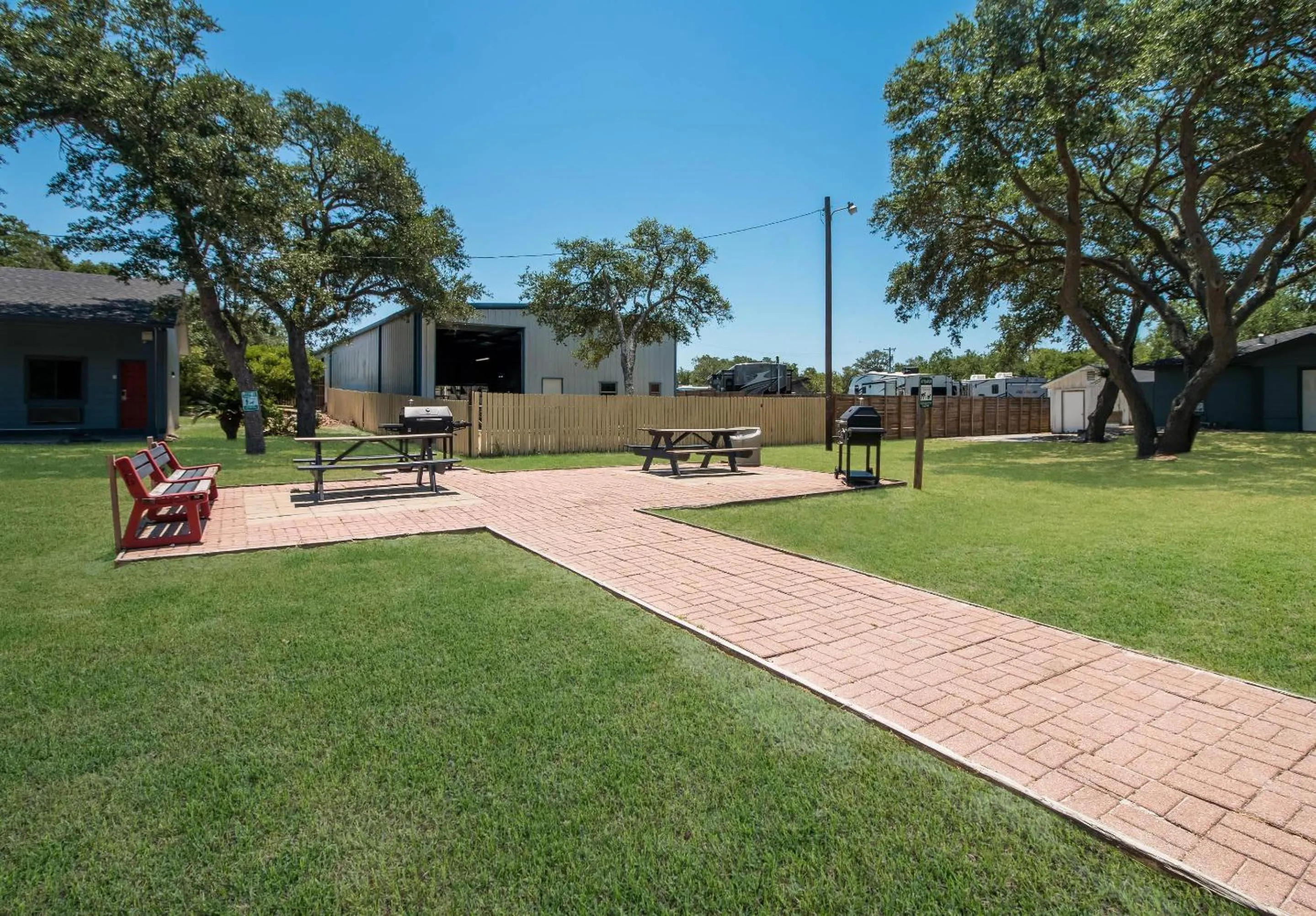 Swimming pool in Econo Lodge Inn & Suites Fulton - Rockport