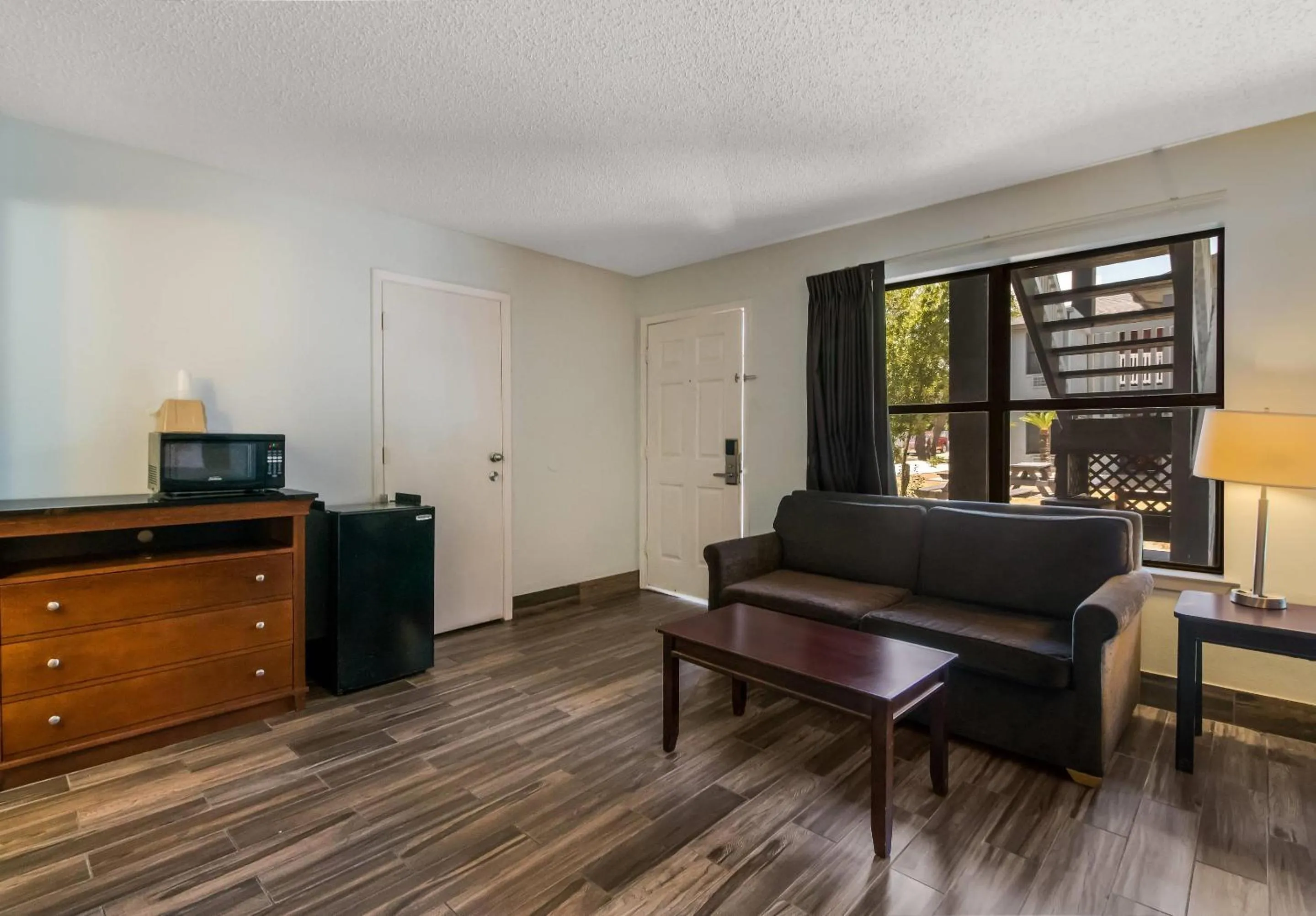 Bedroom in Econo Lodge Inn & Suites Fulton - Rockport