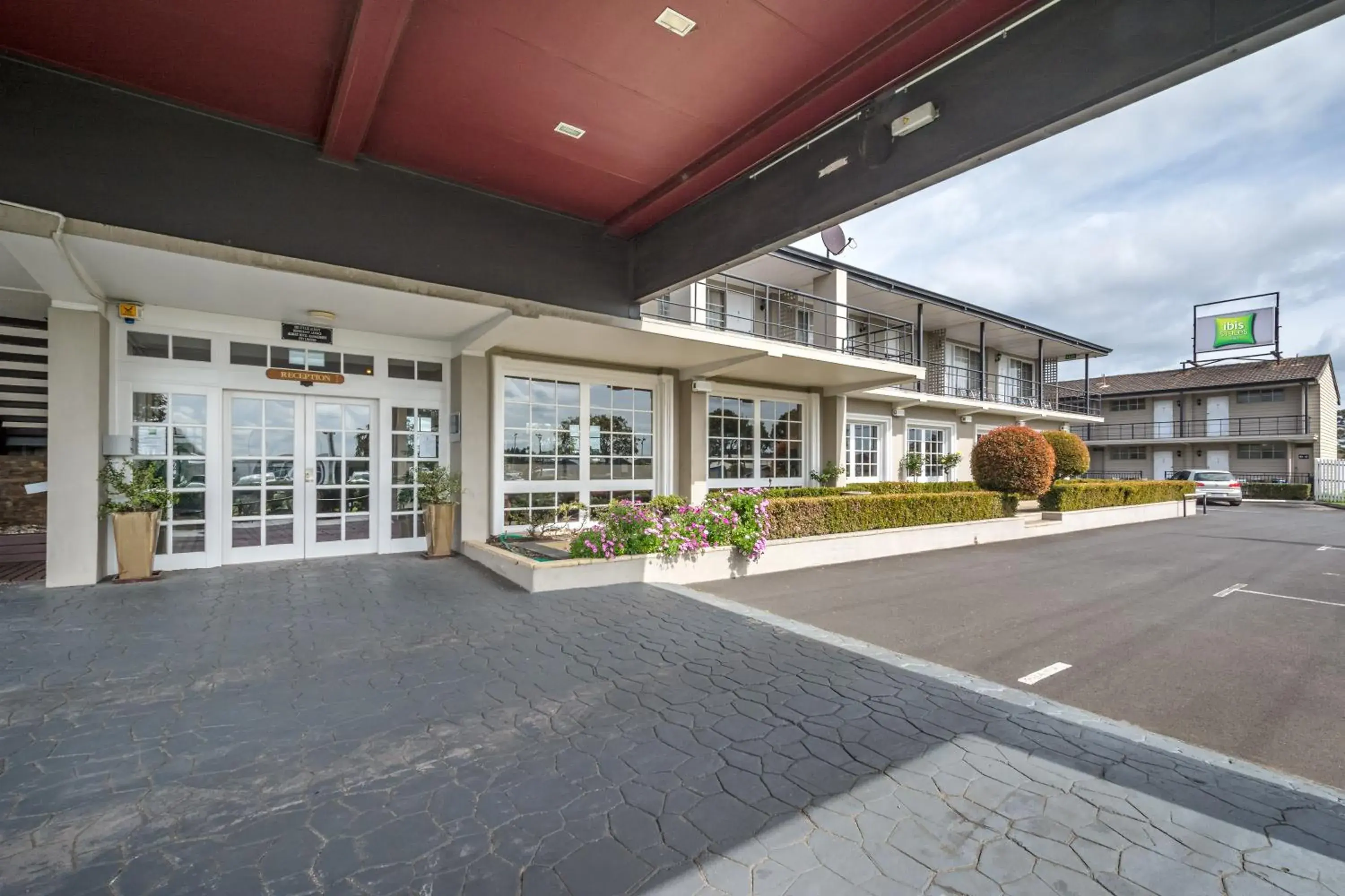 Facade/entrance in ibis Styles Albany Facade/entrance in ibis Styles Albany
