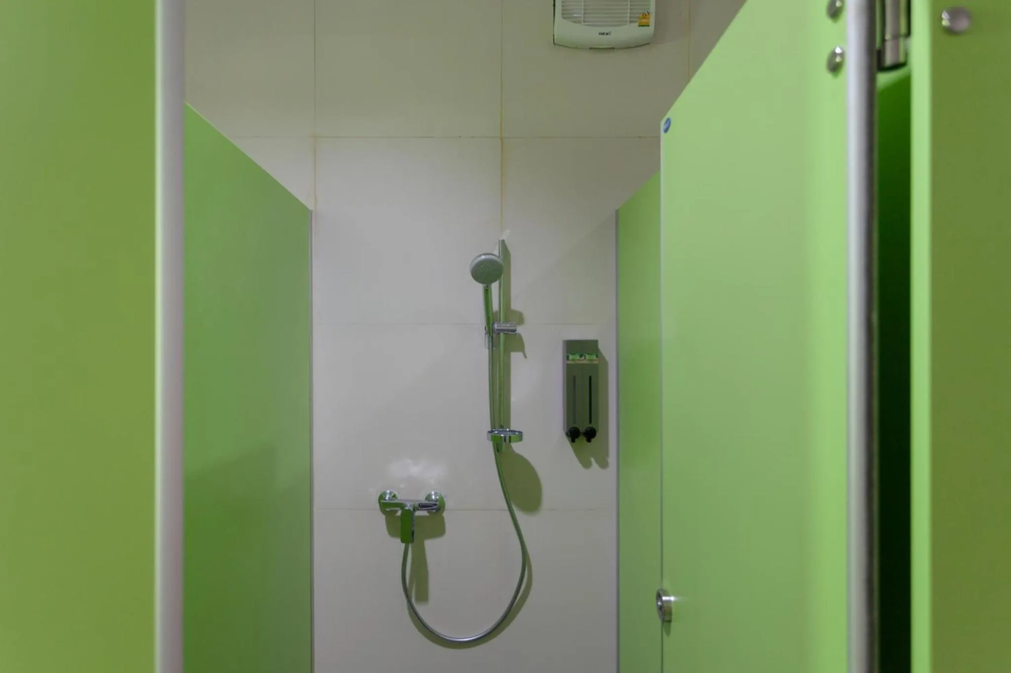 Shower in Sound Gallery House - SHA Plus