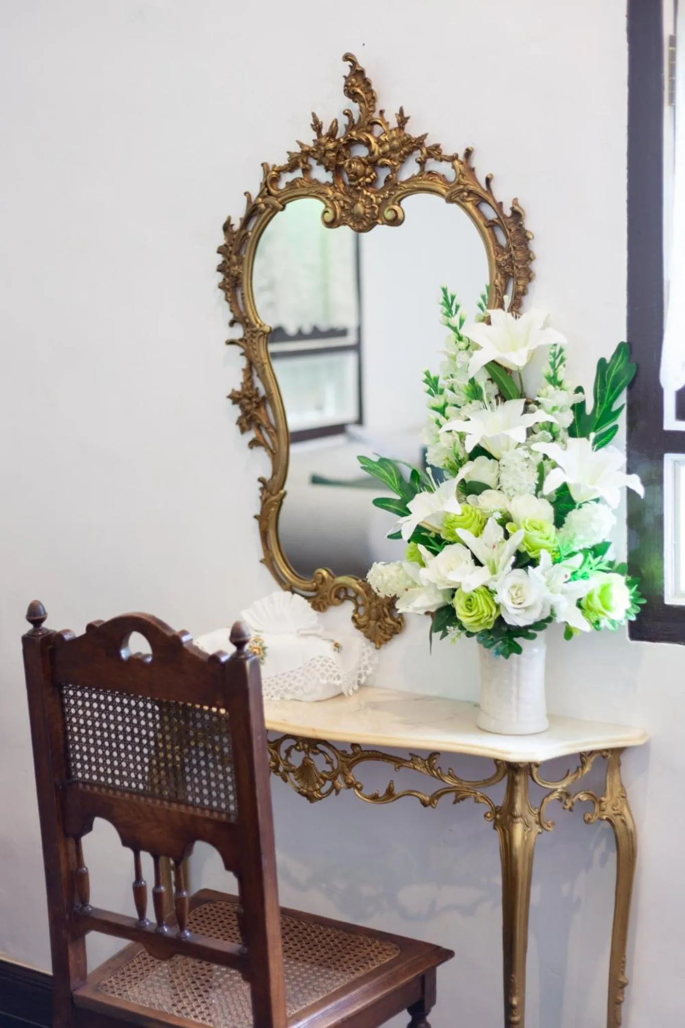 Seating area in Sound Gallery House - SHA Plus