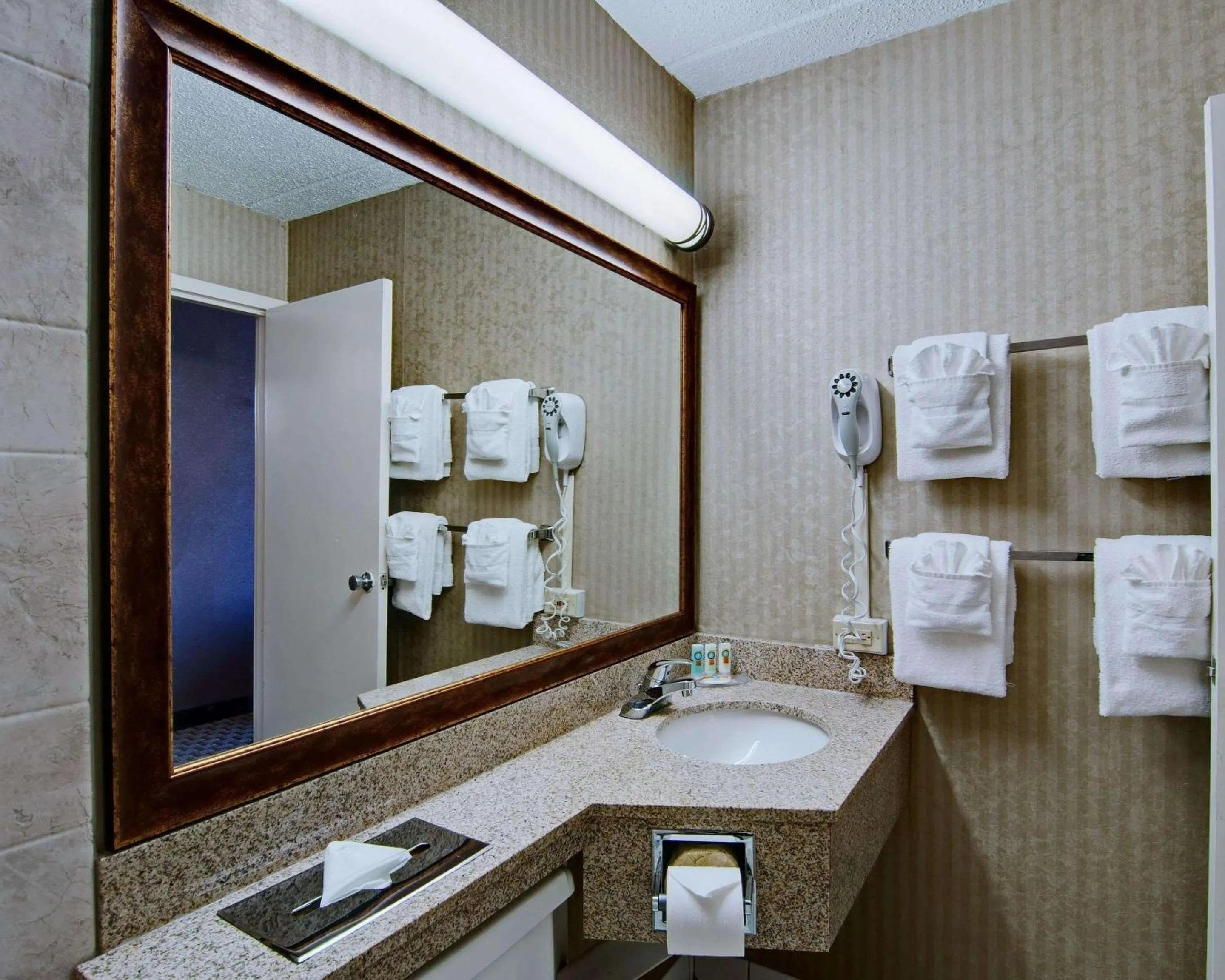 Bathroom in Quality Inn Beckley