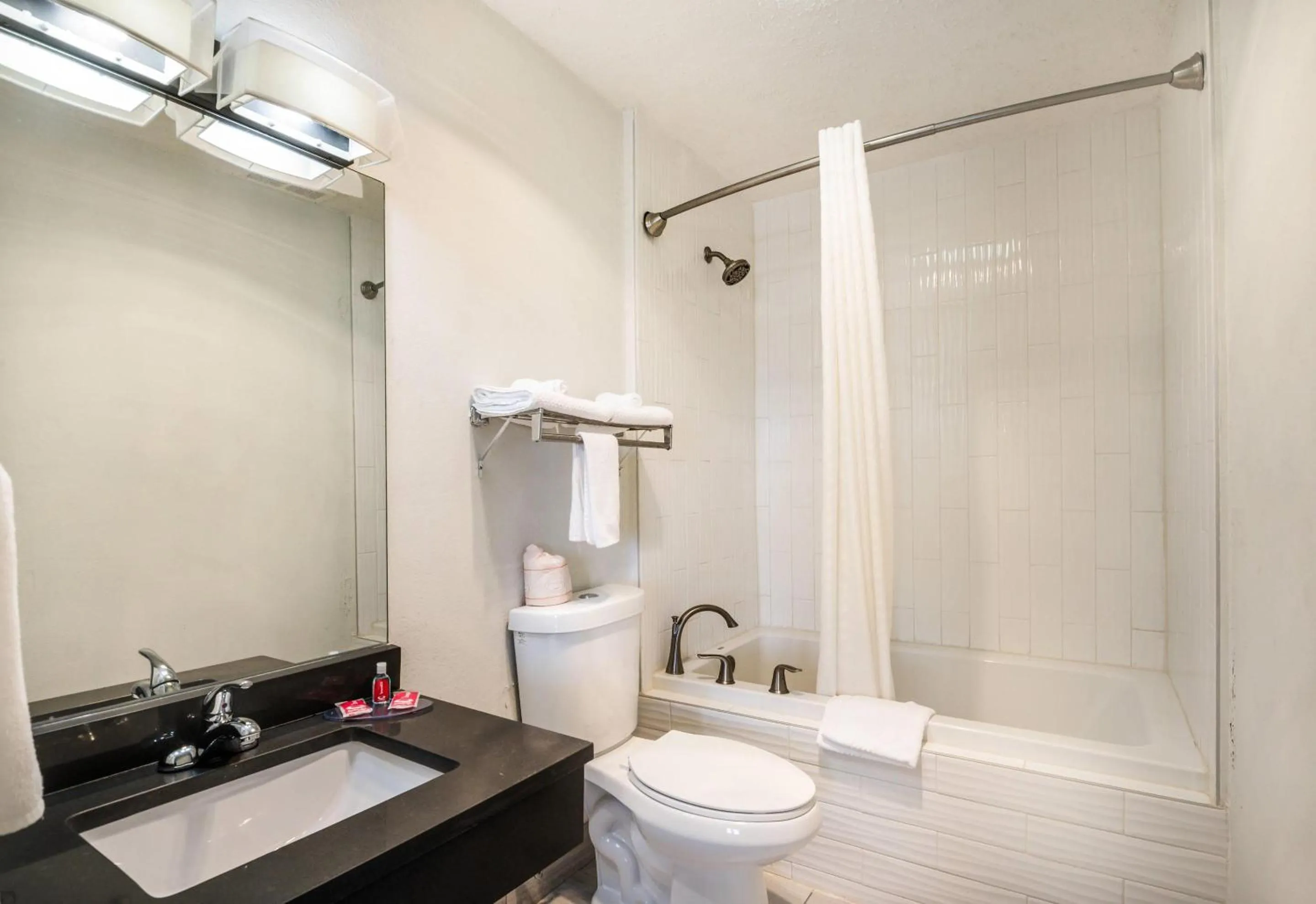 Bedroom in Econo Lodge Glade Springs I-81