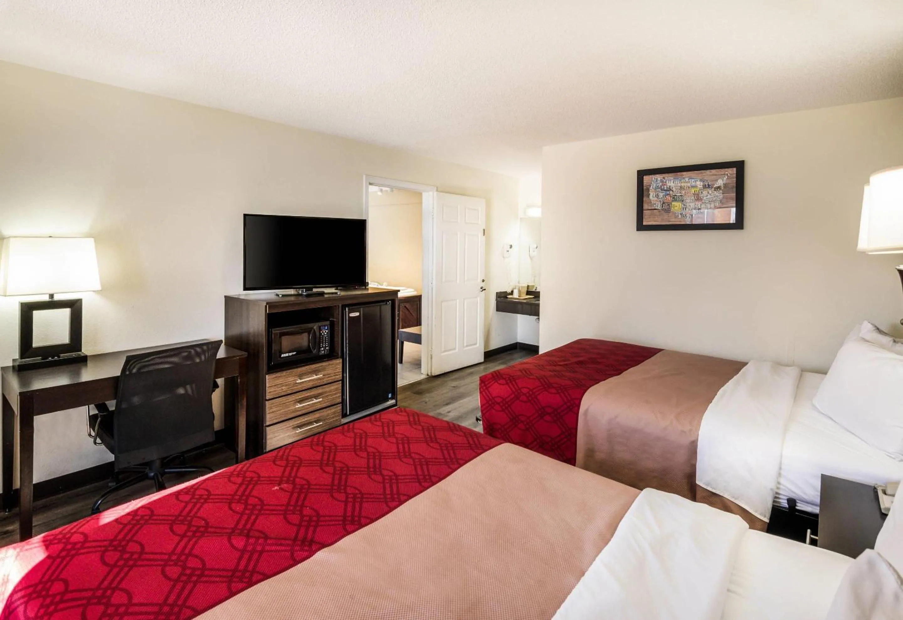 Bedroom, Bed in Econo Lodge Glade Springs I-81