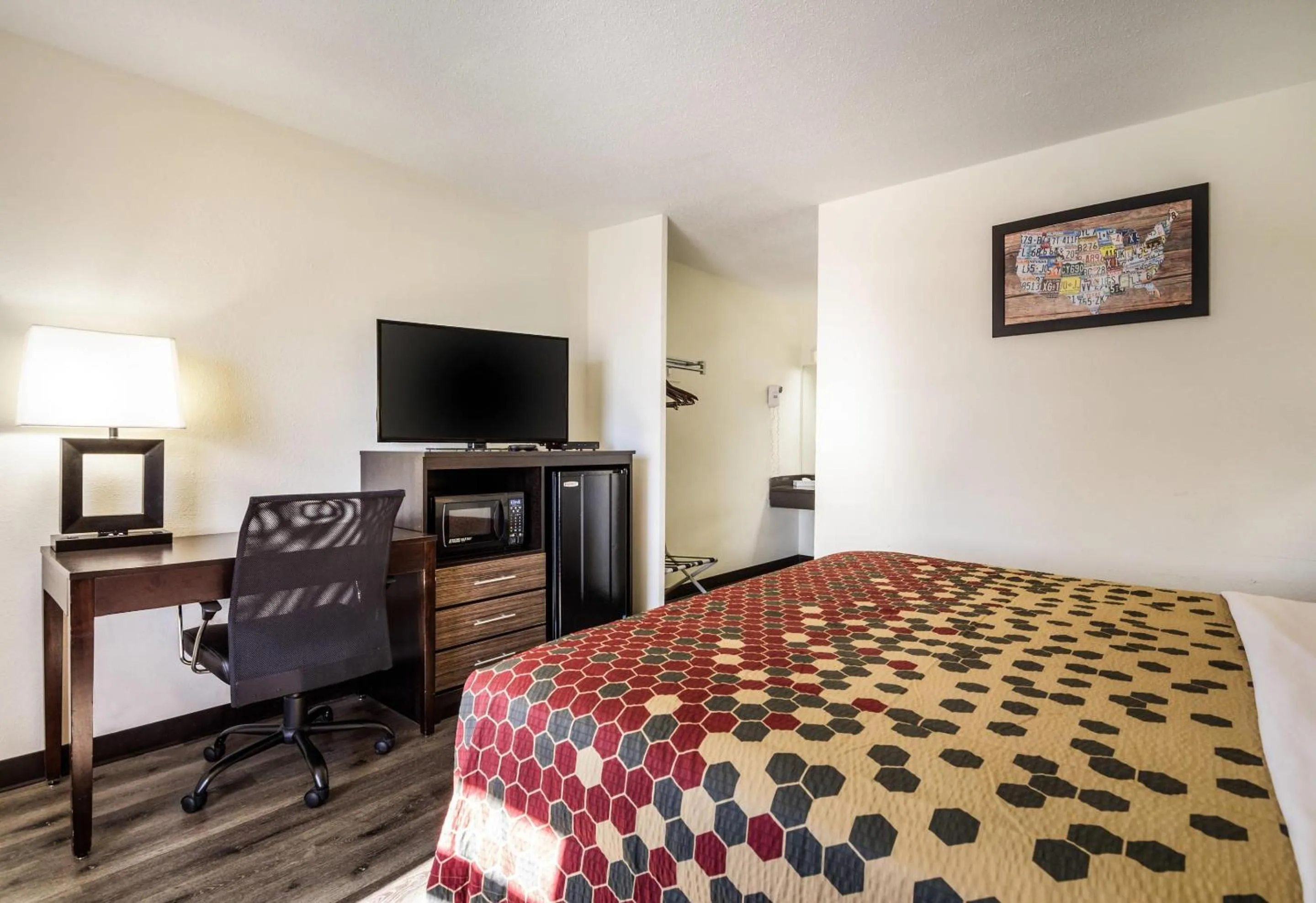 Bedroom, Bed in Econo Lodge Glade Springs I-81