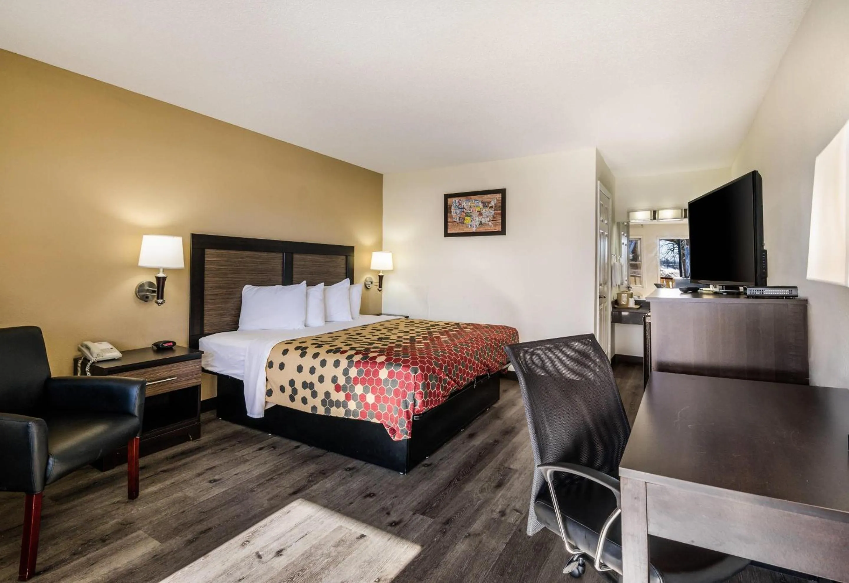 Bedroom, Bed in Econo Lodge Glade Springs I-81