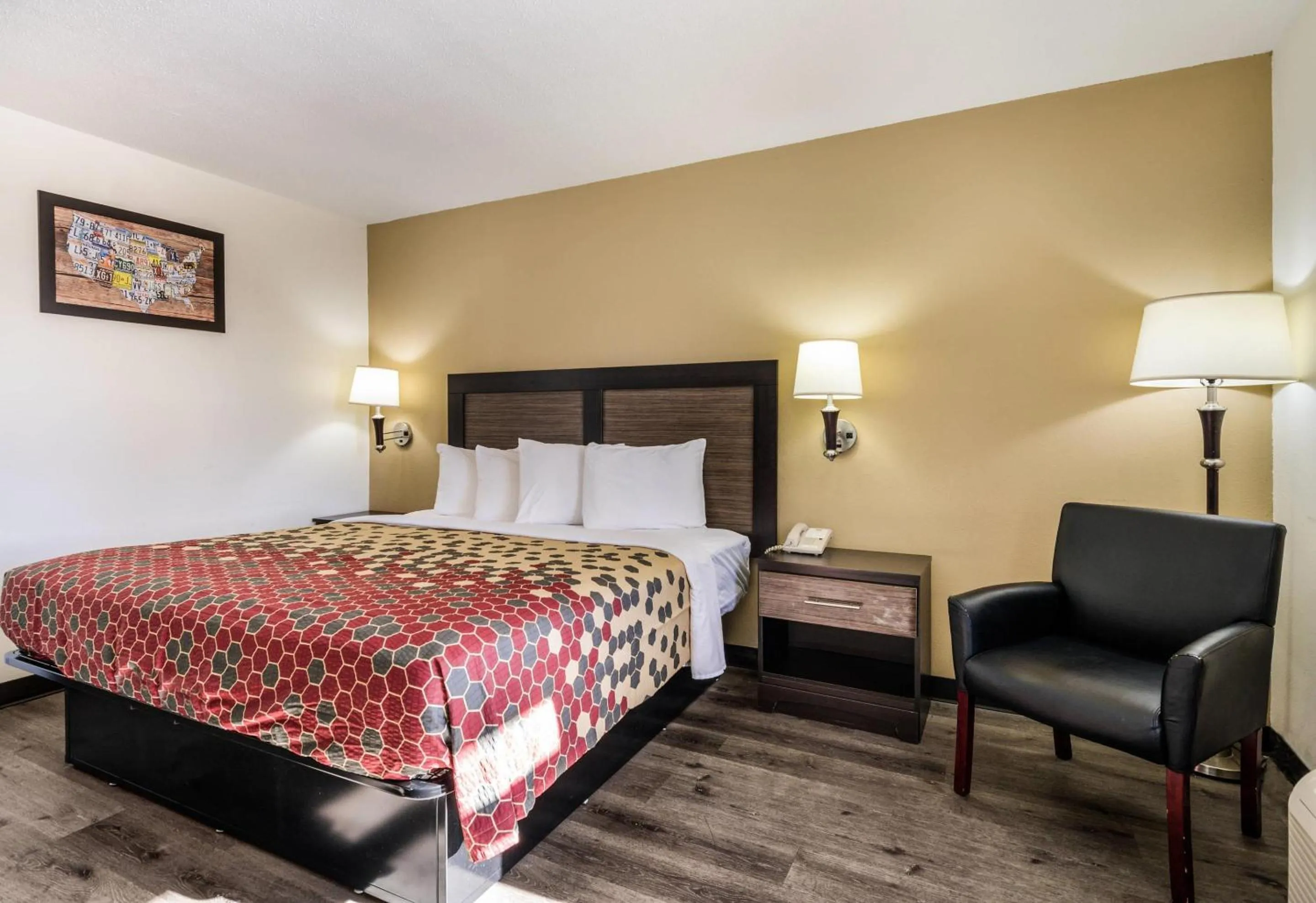 Bedroom, Bed in Econo Lodge Glade Springs I-81