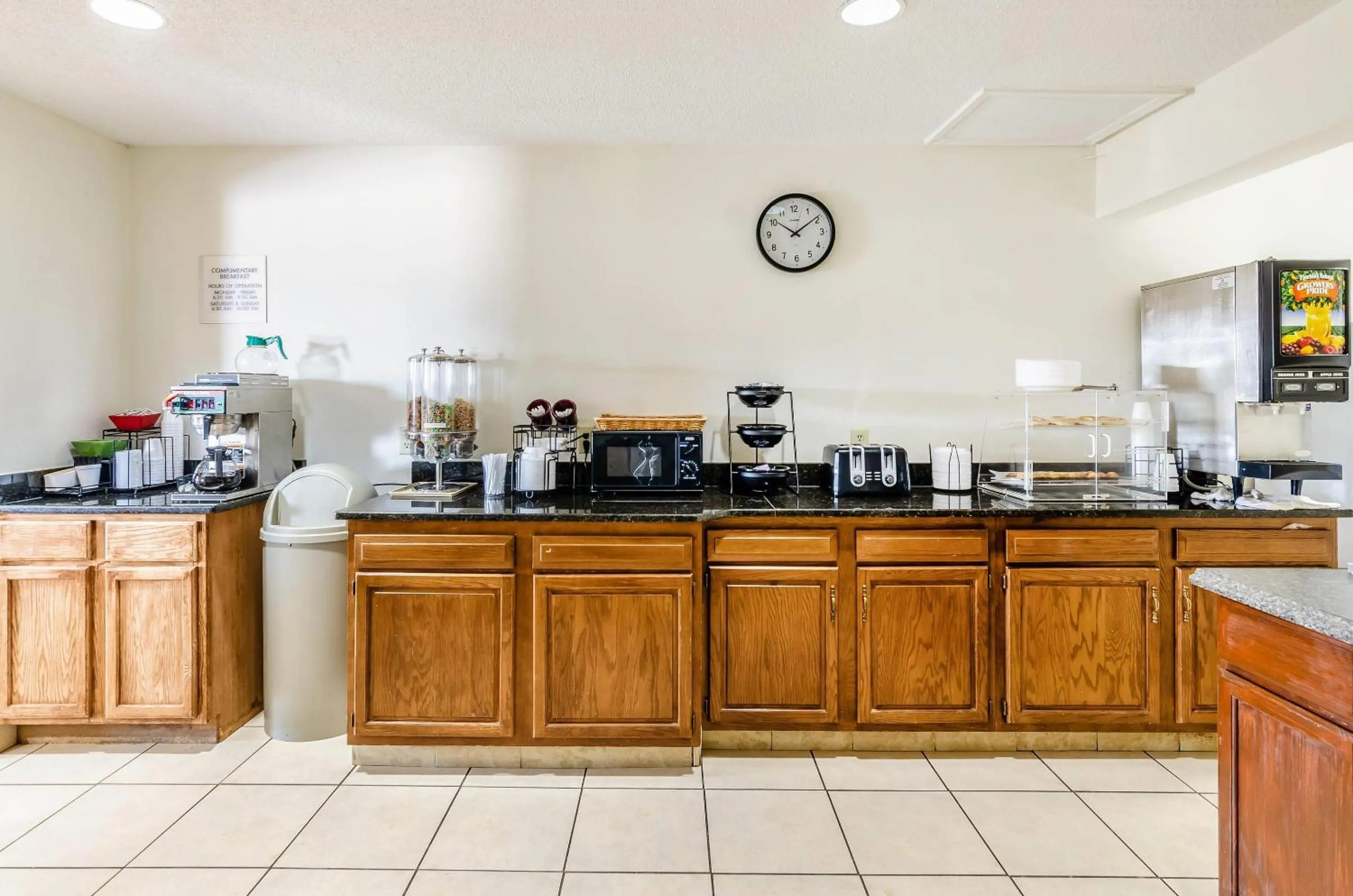 Breakfast in Econo Lodge Glade Springs I-81