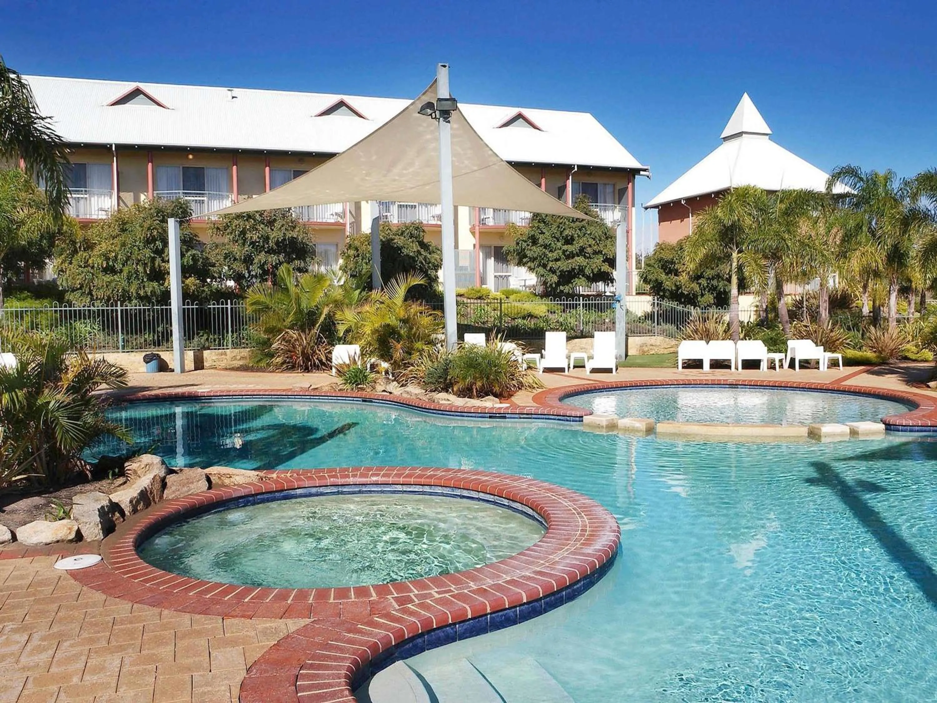 Property building in Mercure Bunbury Sanctuary Golf Resort