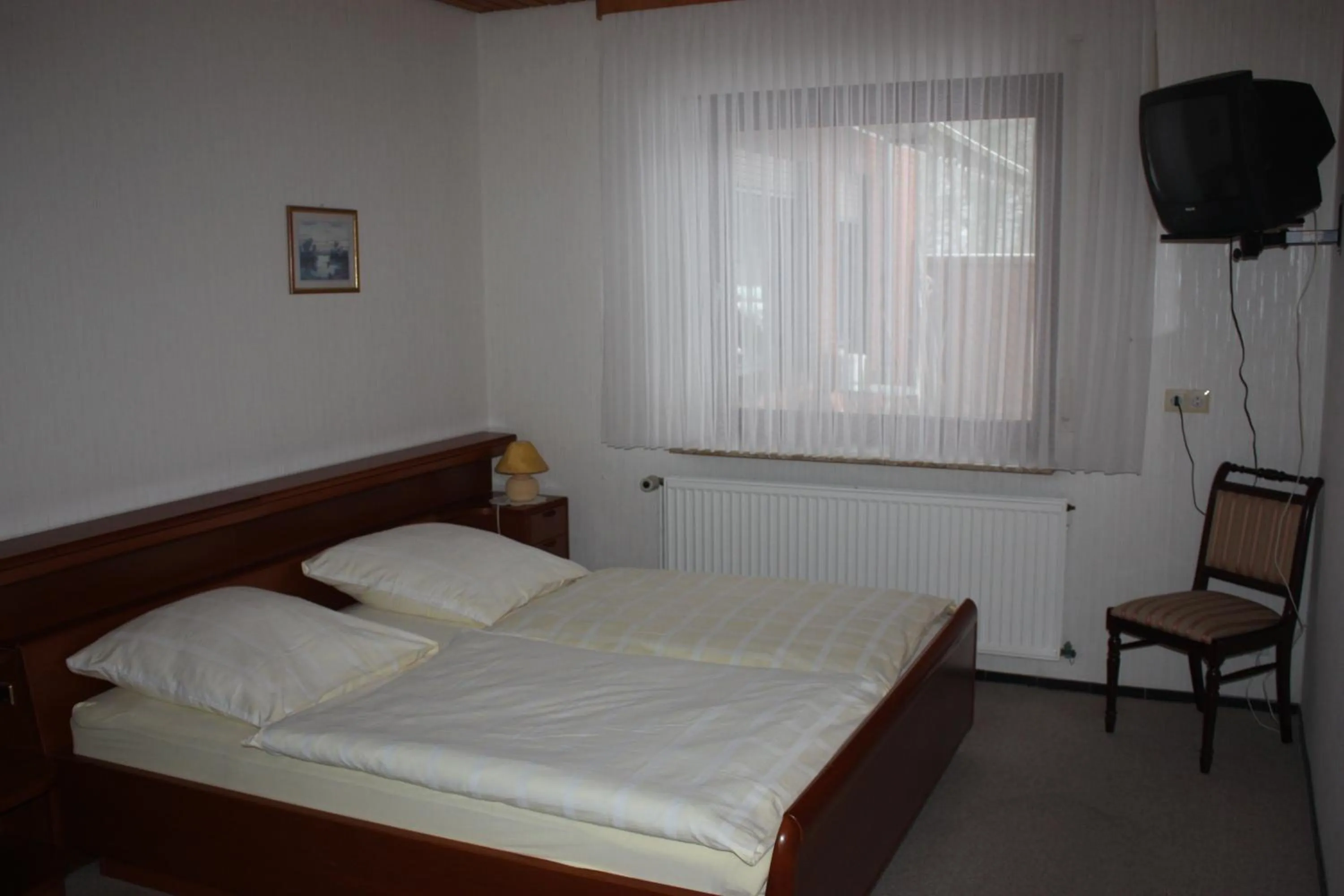 Photo of the whole room, Bed in Hotel zum Nordpol