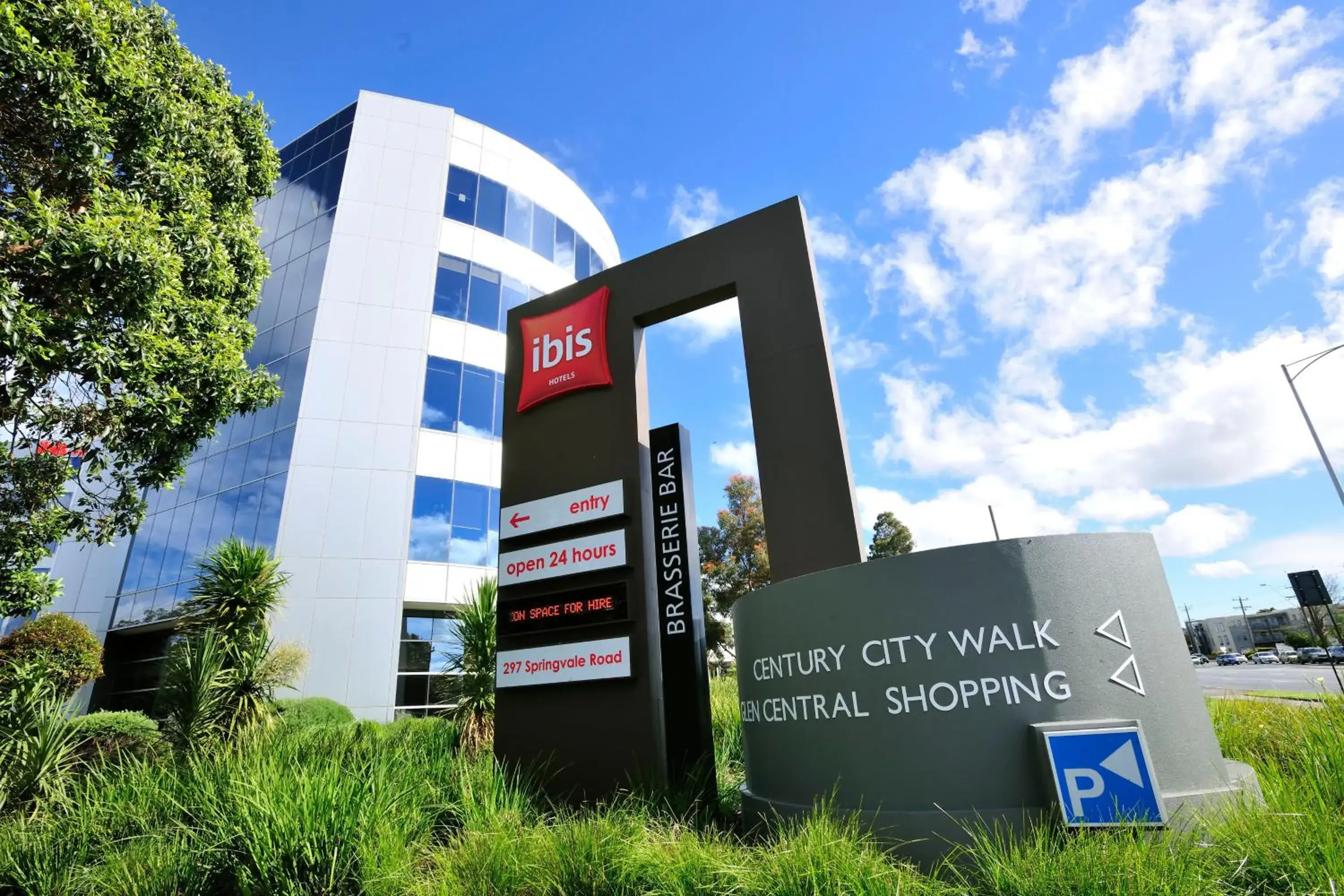 Facade/entrance in ibis Melbourne - Glen Waverley Facade/entrance in ibis Melbourne - Glen Waverley