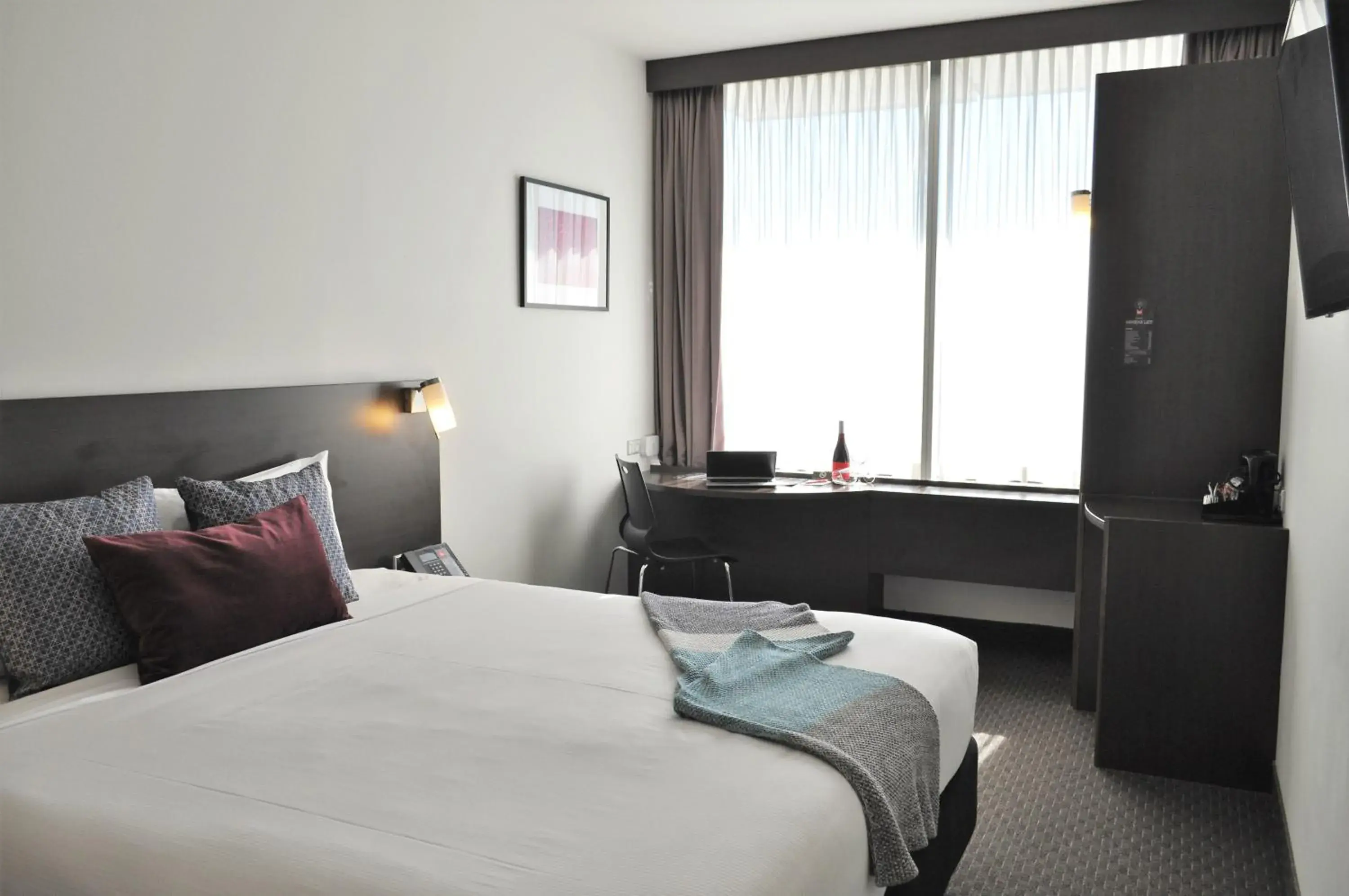 Photo of the whole room, Bed in ibis Melbourne - Glen Waverley Photo of the whole room, Bed in ibis Melbourne - Glen Waverley