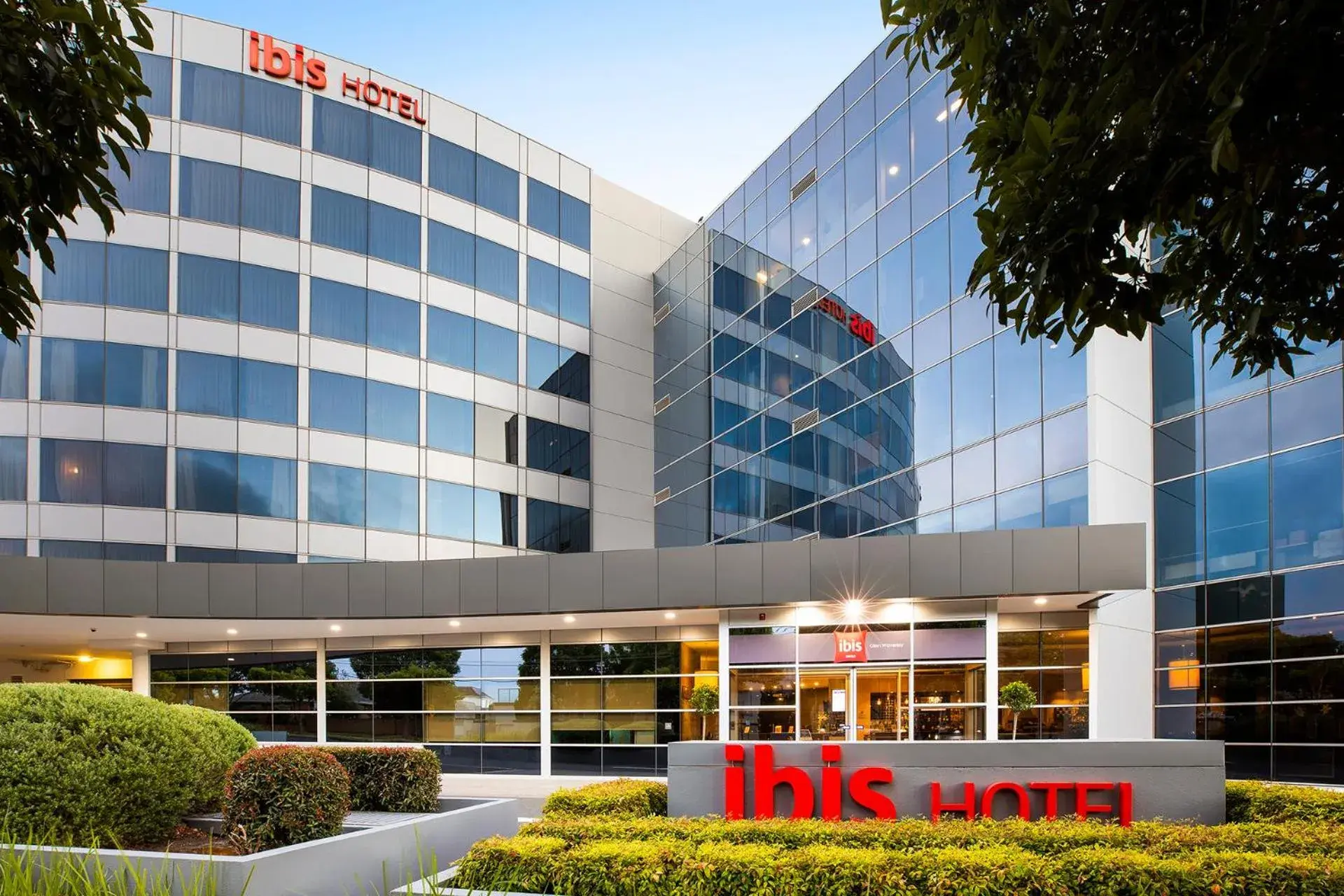 Facade/entrance in ibis Melbourne - Glen Waverley Facade/entrance in ibis Melbourne - Glen Waverley