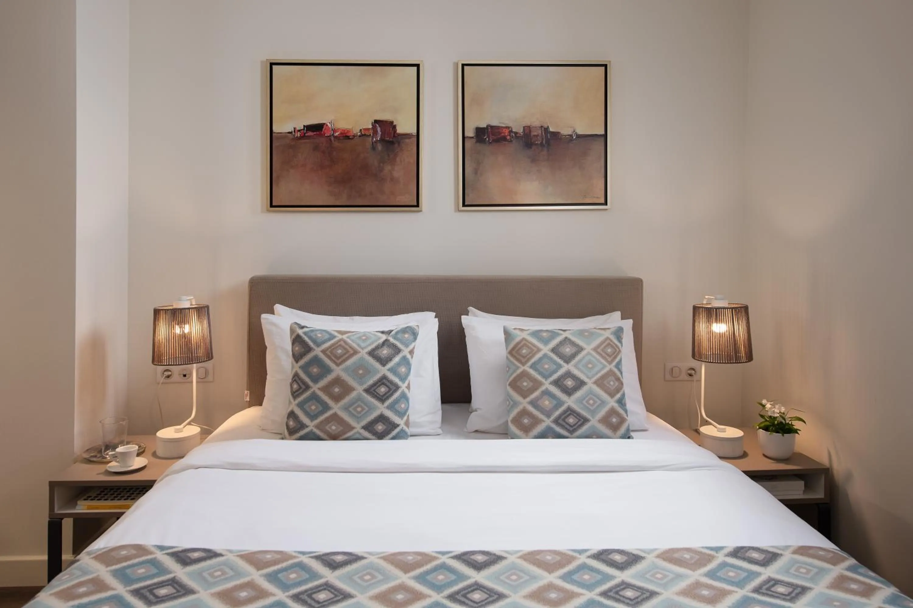 Bed in Urban Nest - Suites & Apartments