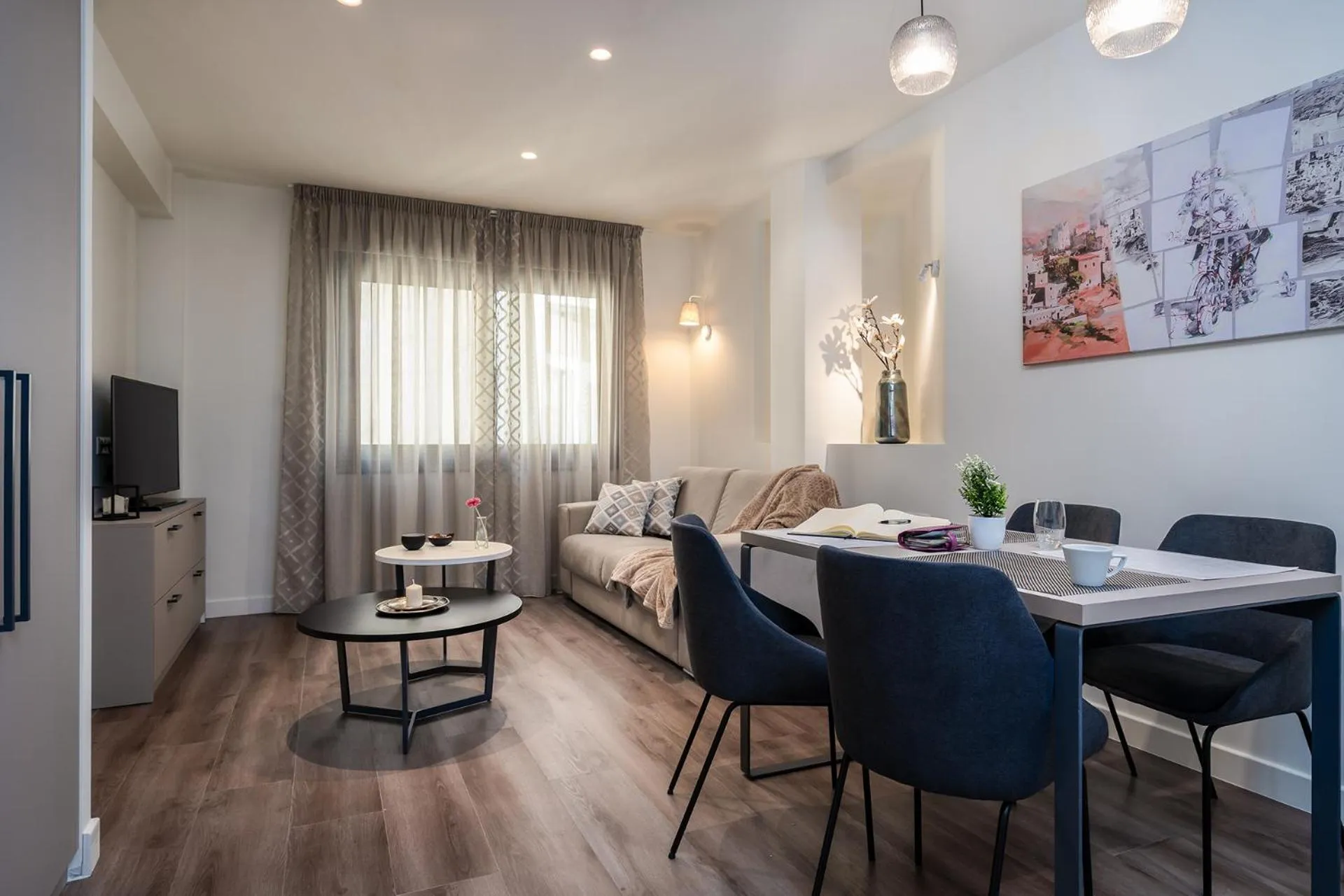 TV and multimedia in Urban Nest - Suites & Apartments