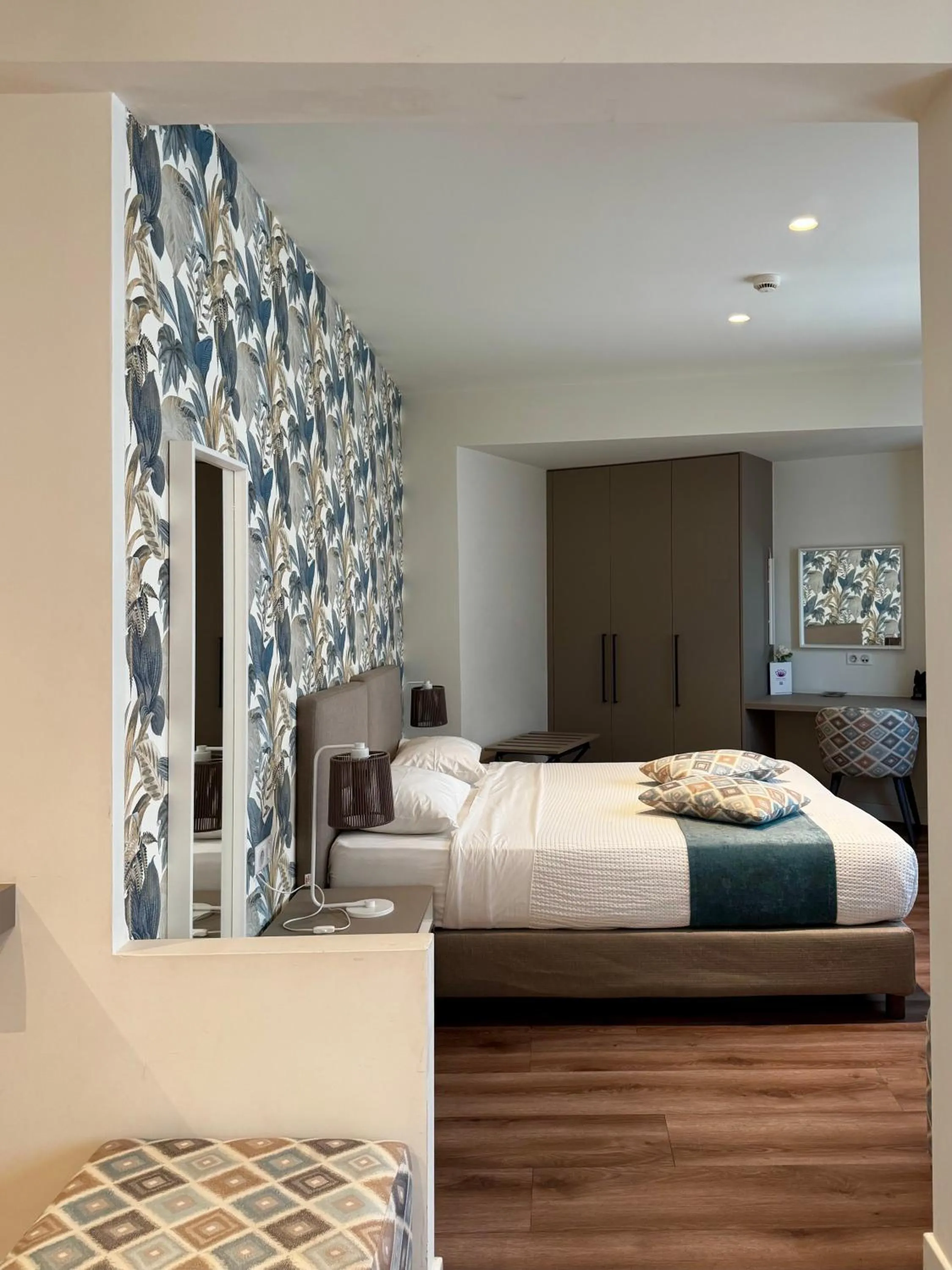 Bedroom, Bed in Urban Nest - Suites & Apartments