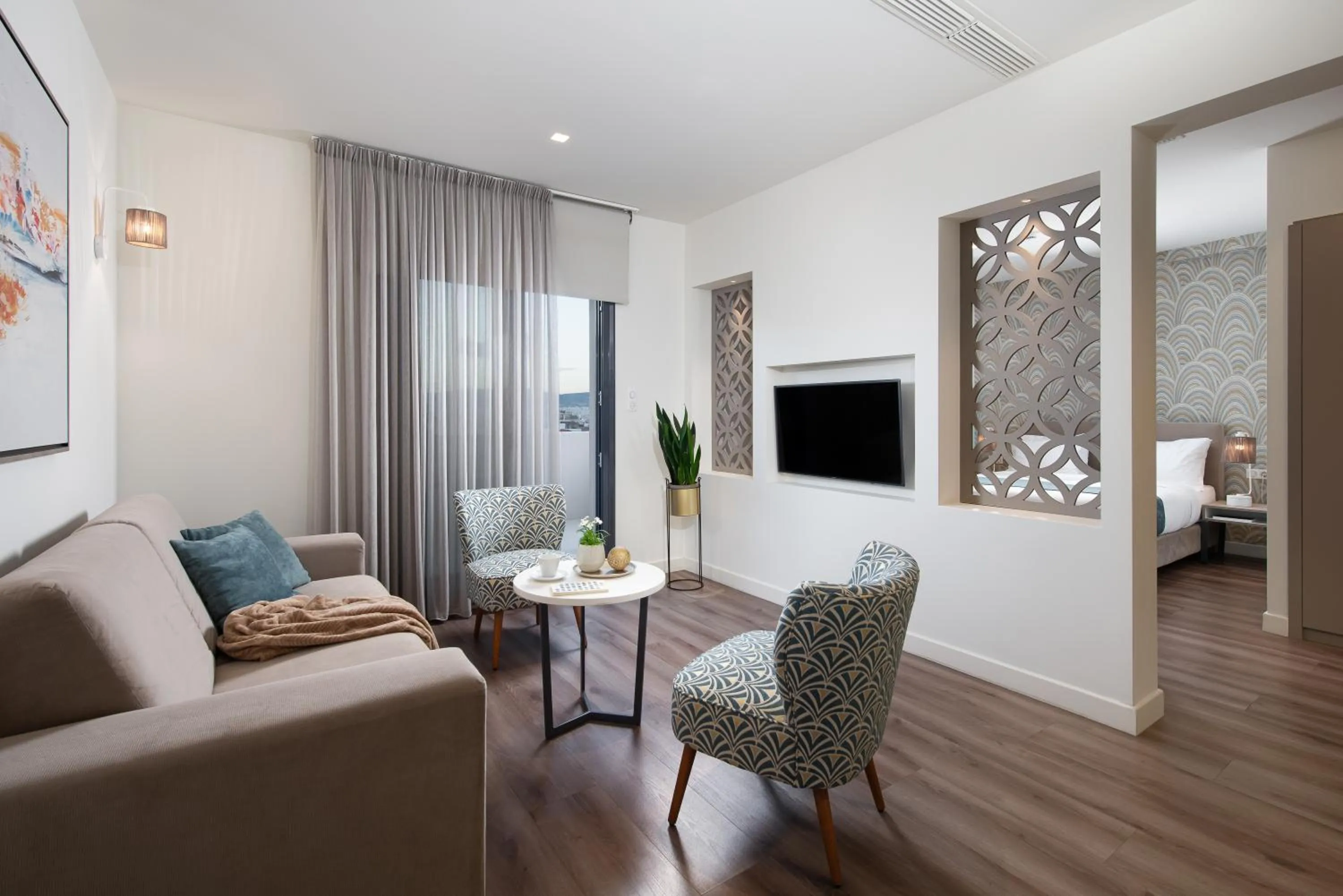 TV and multimedia in Urban Nest - Suites & Apartments