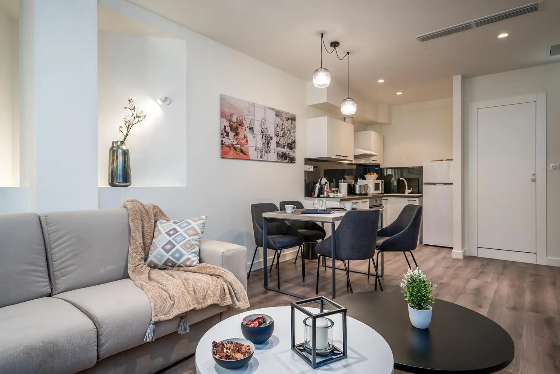 TV and multimedia in Urban Nest - Suites & Apartments