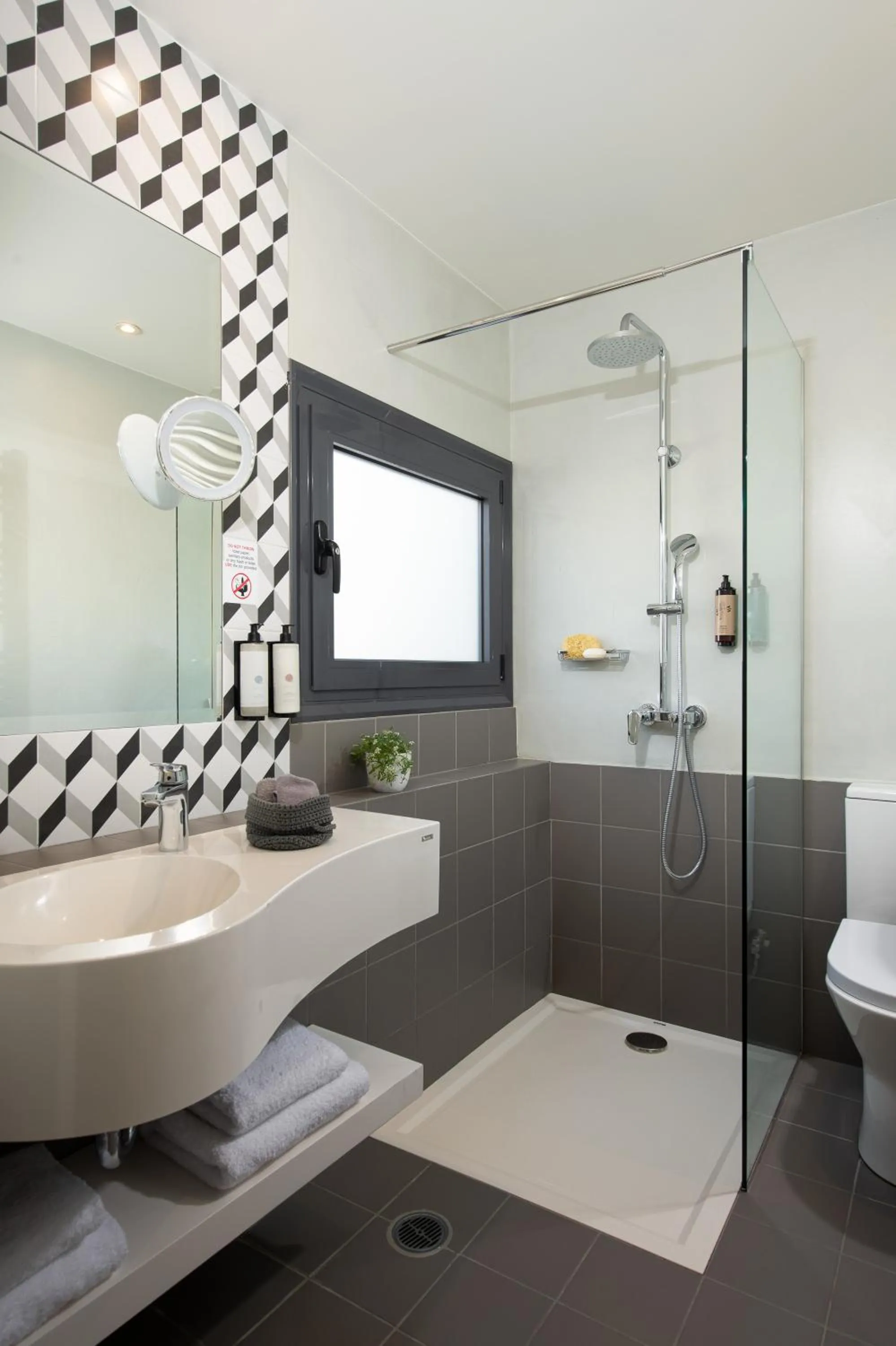 Shower in Urban Nest - Suites & Apartments