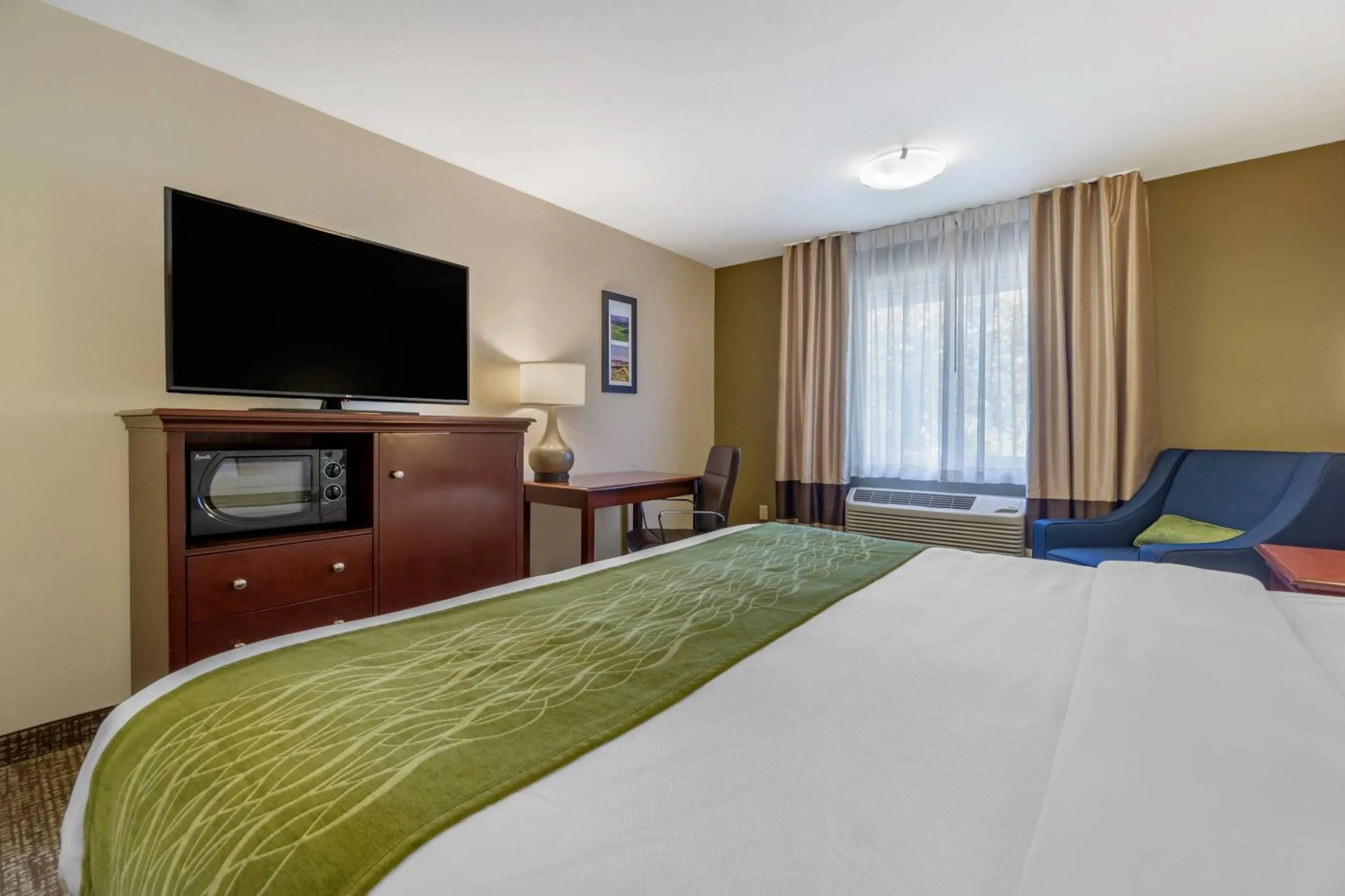 Bedroom, Bed in Comfort Inn Kennewick Richland