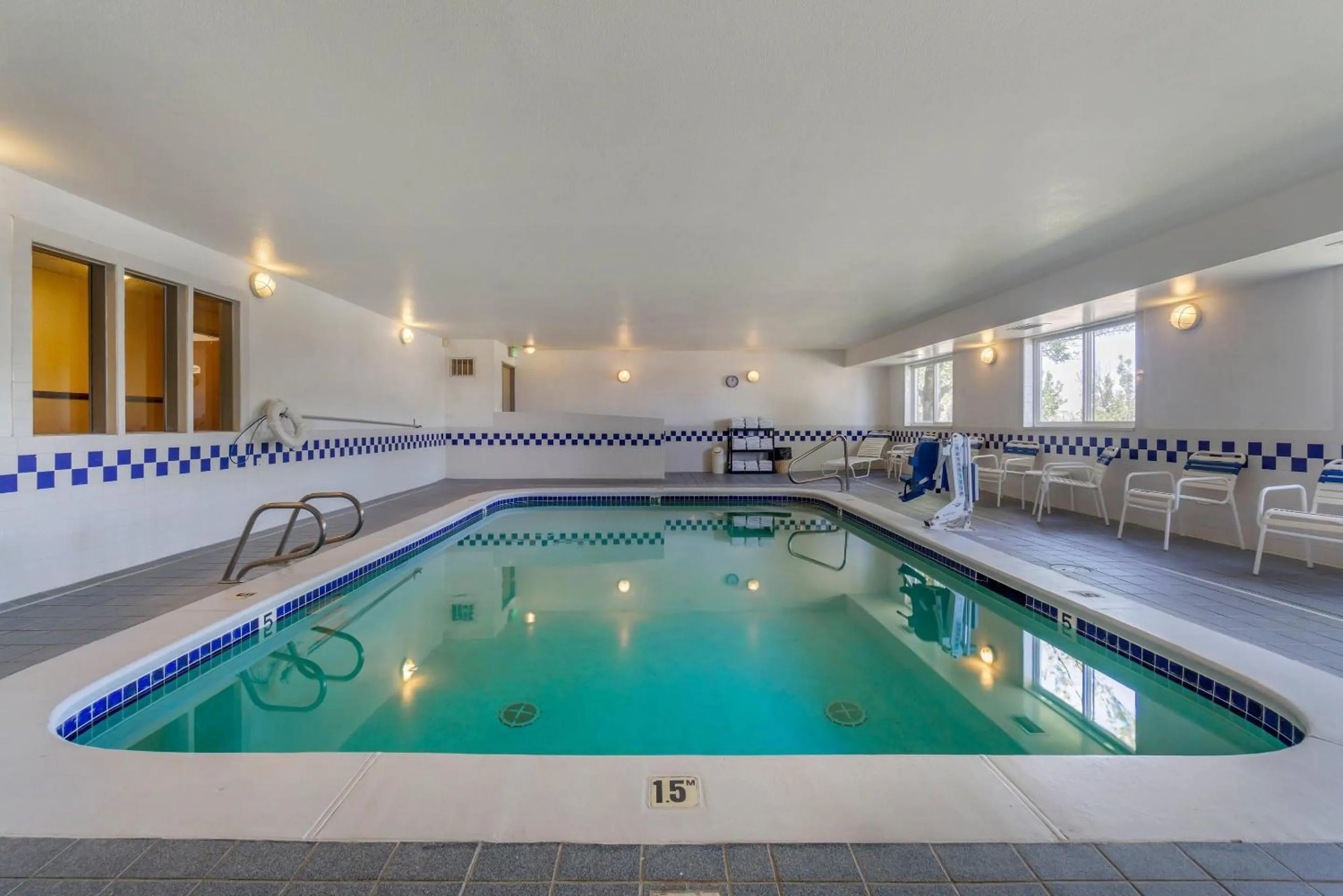 Swimming pool in Comfort Inn Kennewick Richland