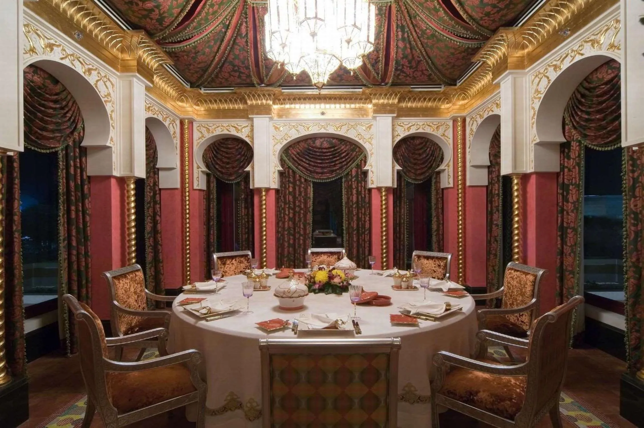Restaurant/places to eat in Waldorf Astoria Jeddah - Qasr Al Sharq