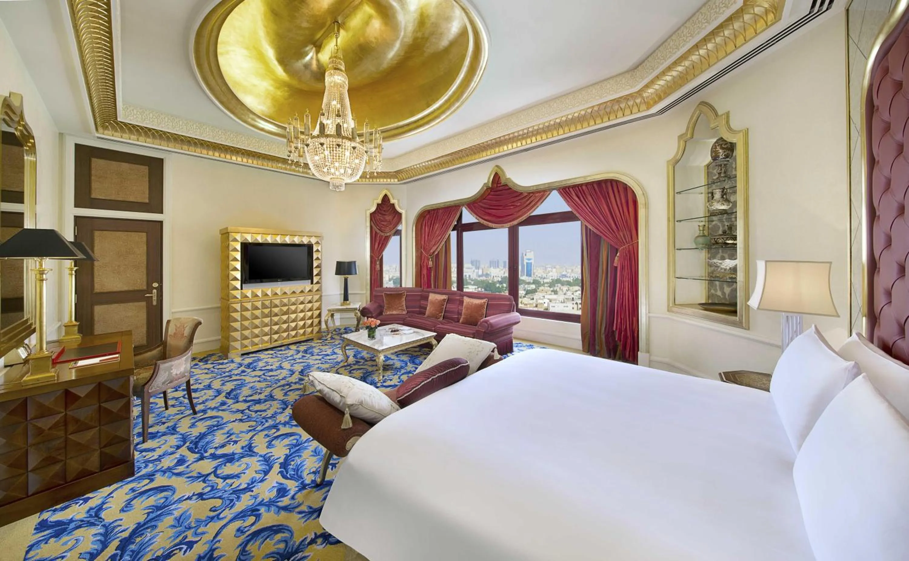 Living room, Bed in Waldorf Astoria Jeddah - Qasr Al Sharq