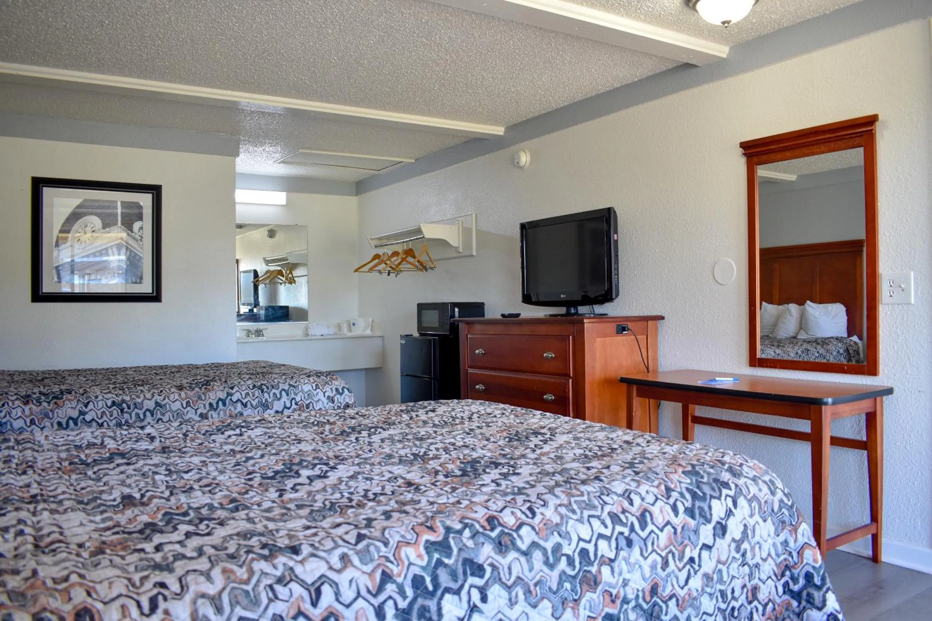 Bed in Rodeway Inn Auburn Hills - Detroit