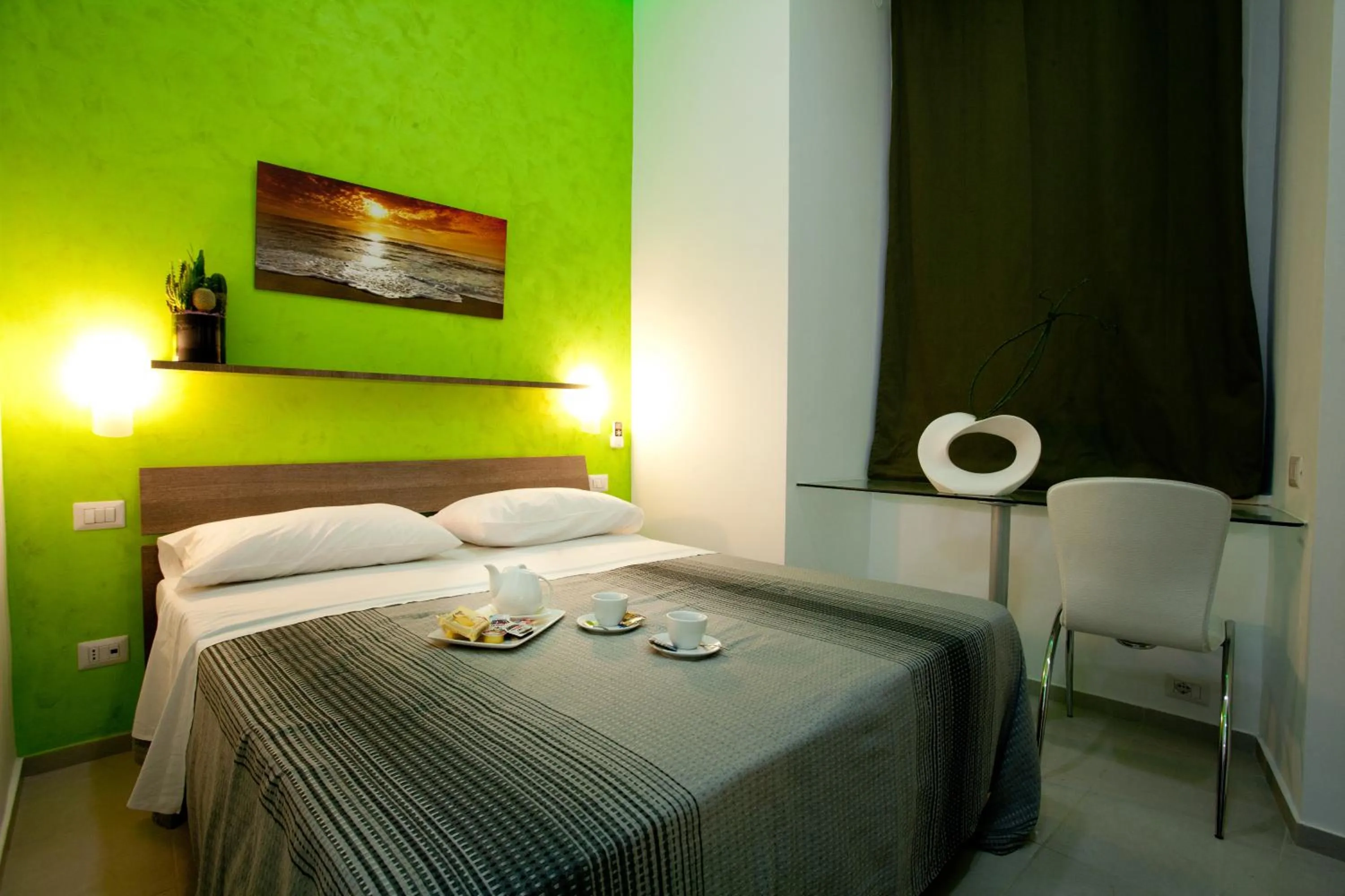 Photo of the whole room, Bed in MergellinaResort