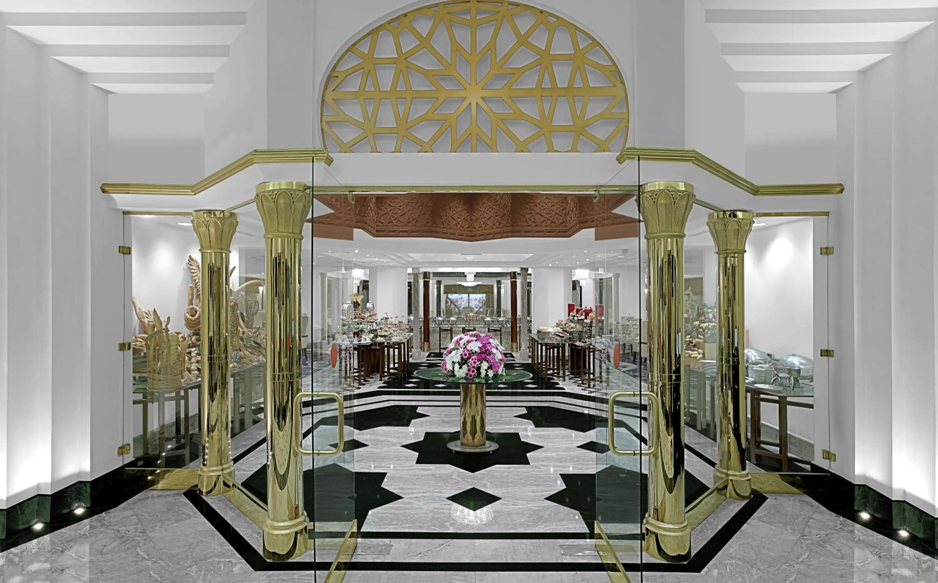 Restaurant/places to eat in Makkah Hotel