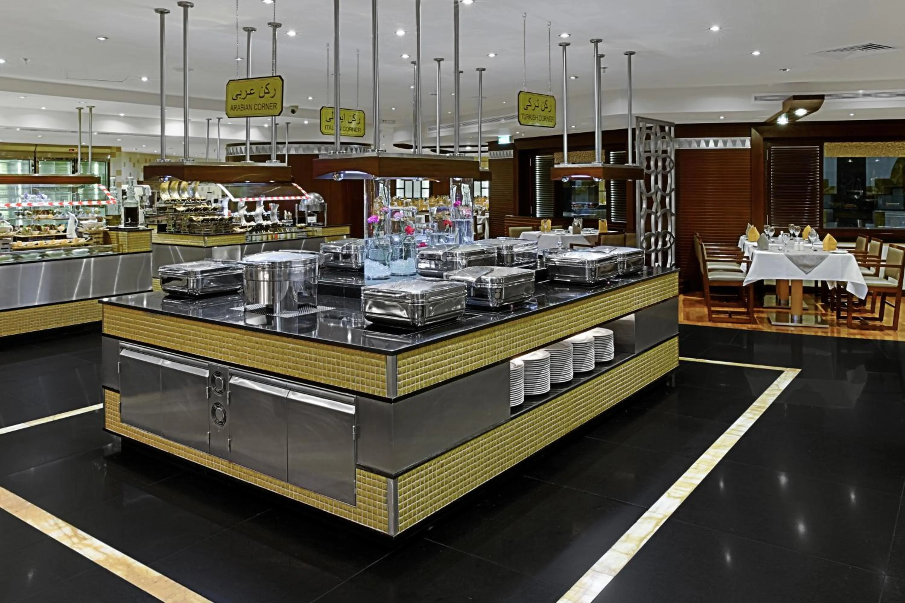 Restaurant/places to eat in Makkah Hotel