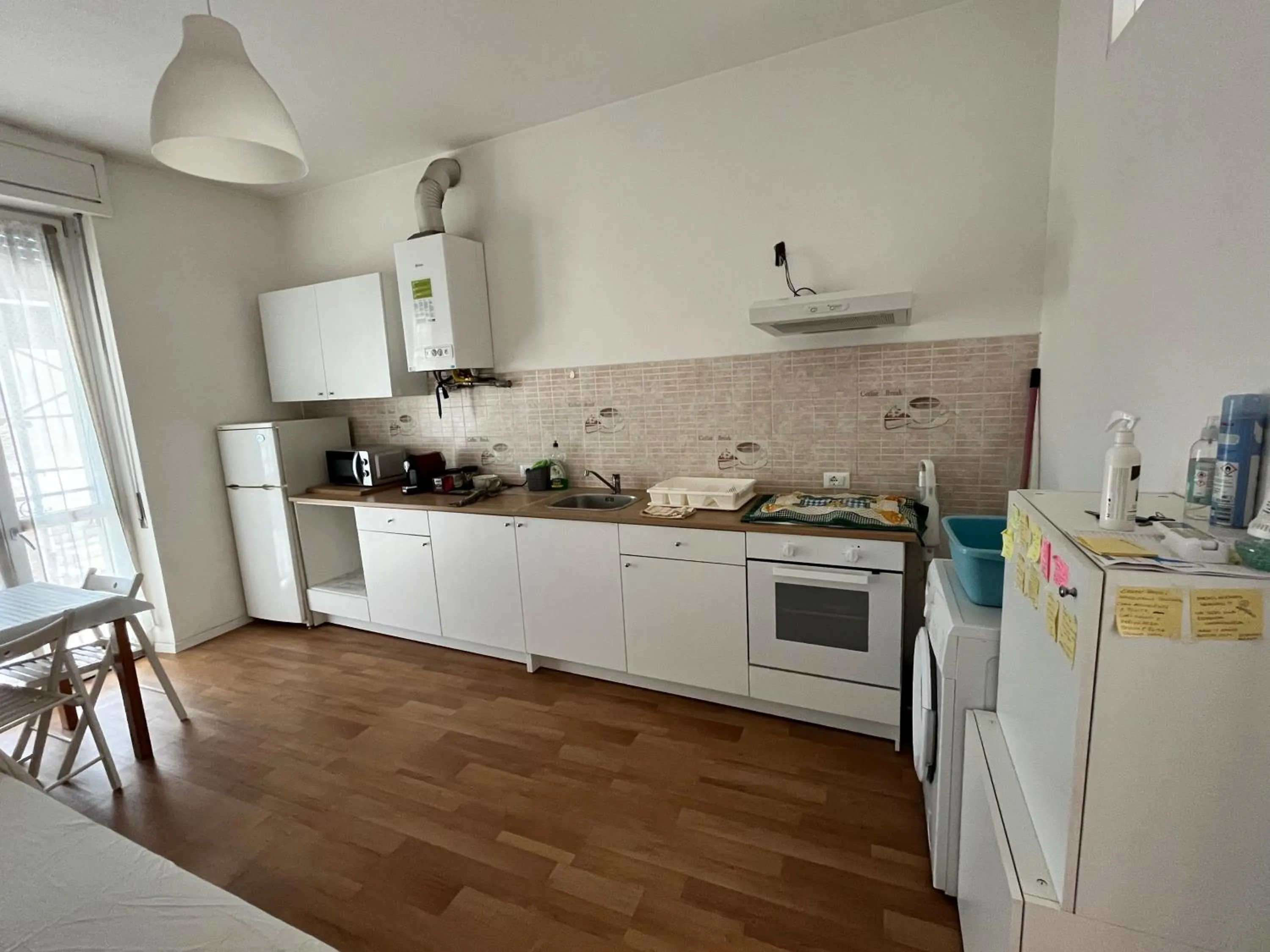 Kitchen or kitchenette in Room Saronno + B&B