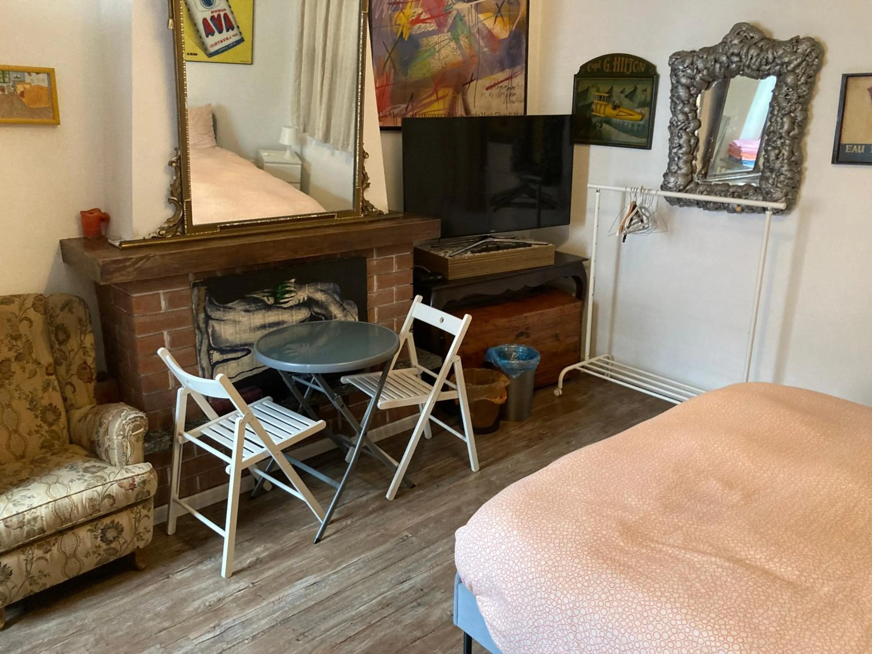 TV and multimedia, Bed in Room Saronno + B&B