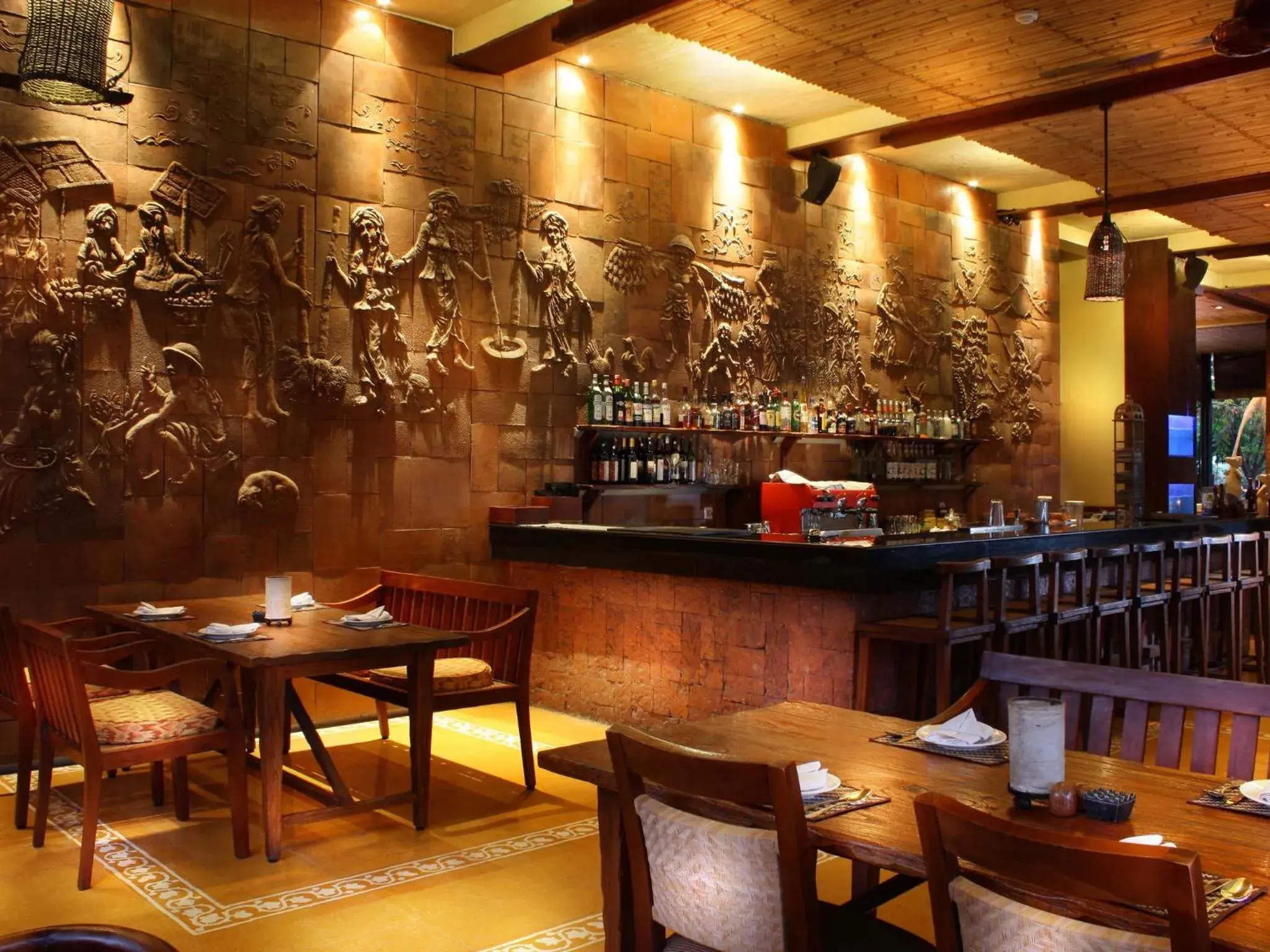Lounge or bar, Restaurant/Places to Eat in Ramayana Suites and Resort