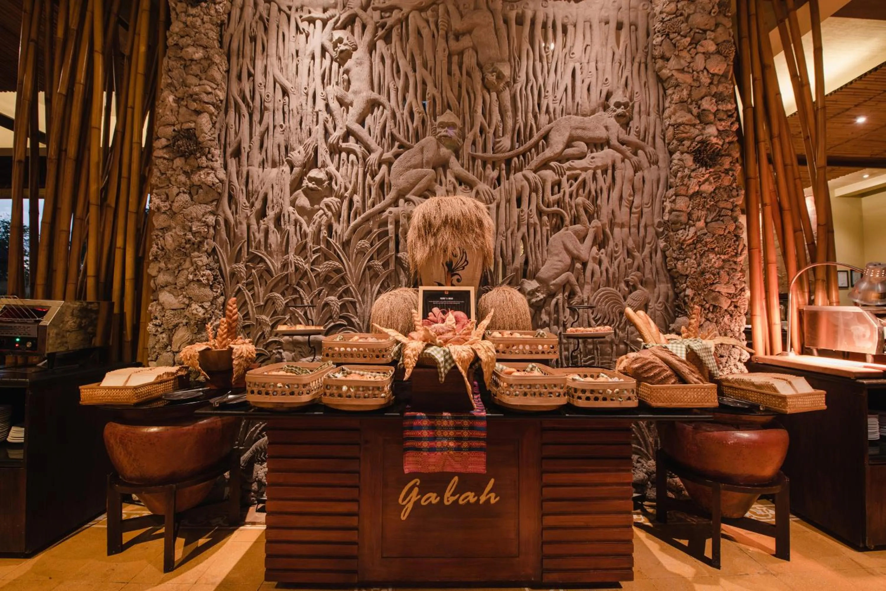 Restaurant/places to eat in Ramayana Suites and Resort