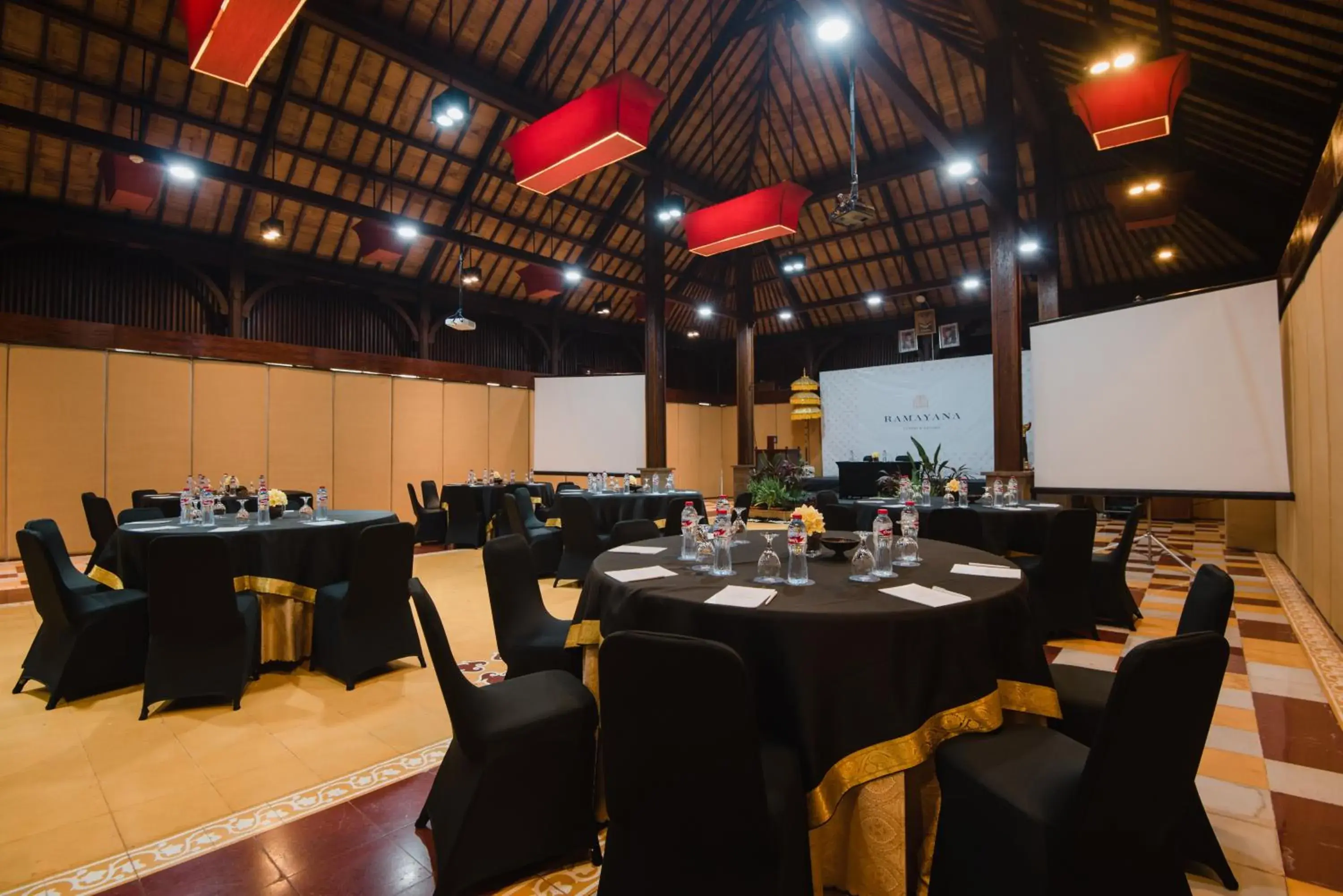 Meeting/conference room, Restaurant/Places to Eat in Ramayana Suites and Resort