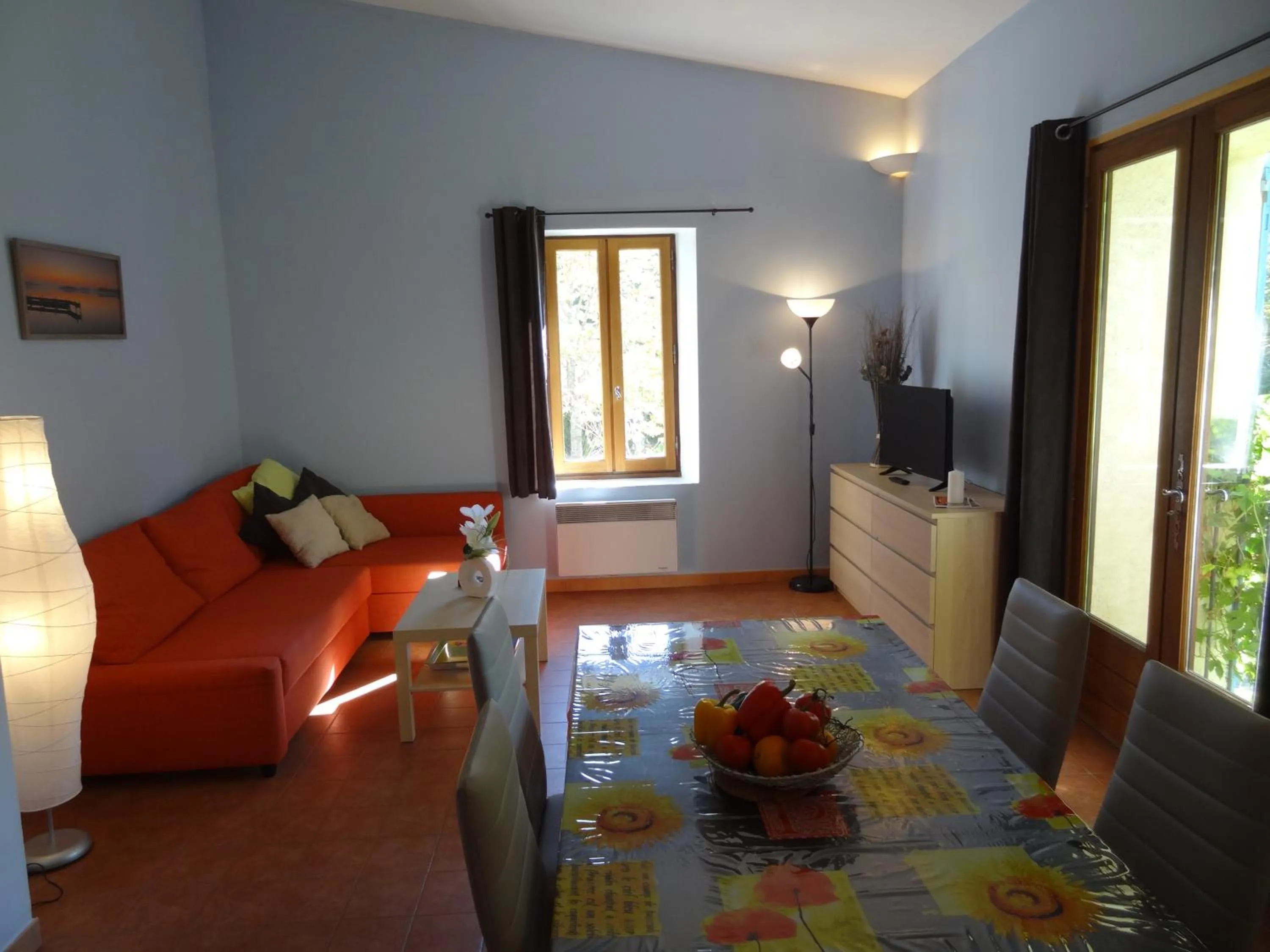 Living room, Bed in Le Moulin Des Ocres