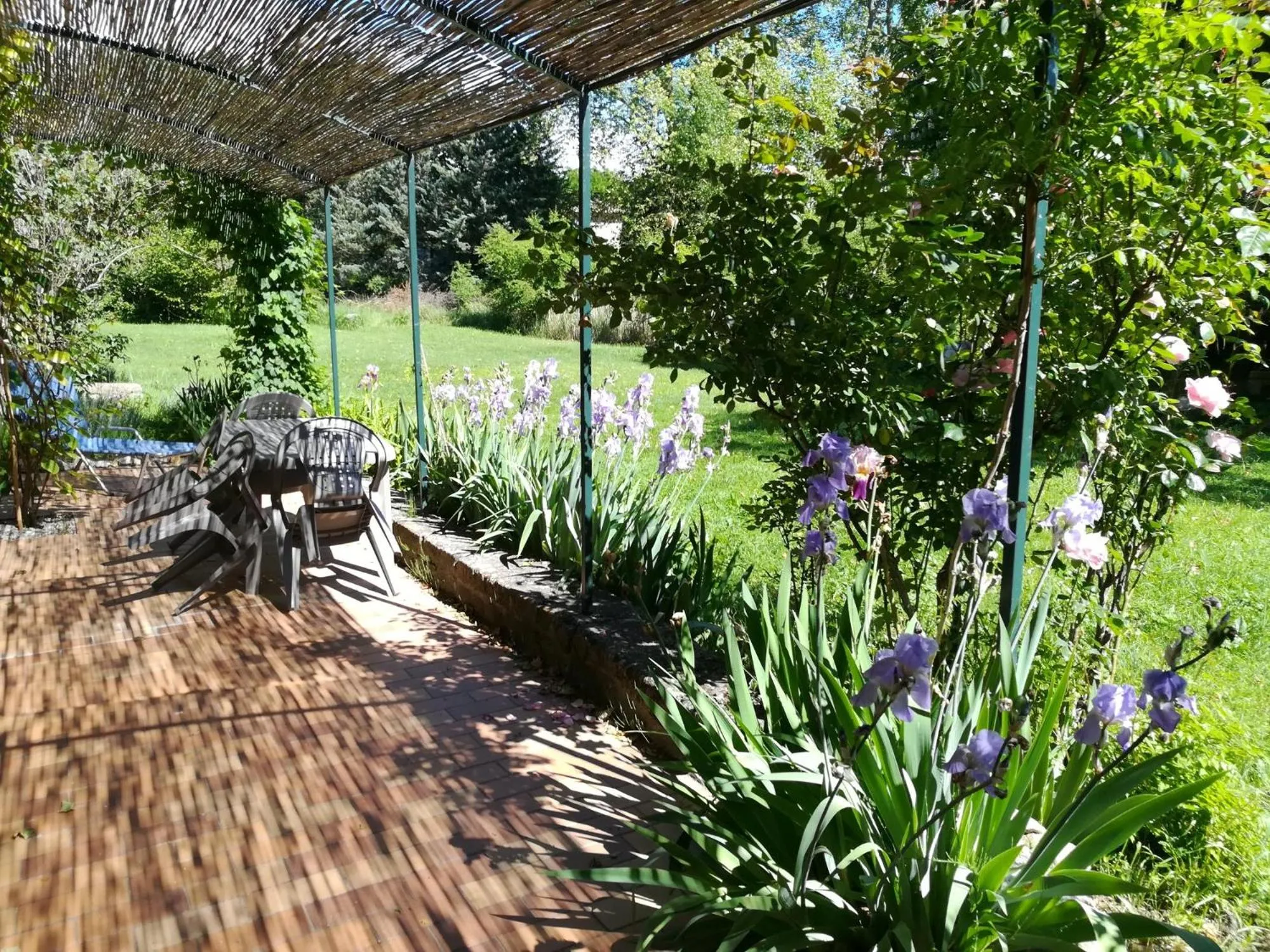 Garden view in Le Moulin Des Ocres