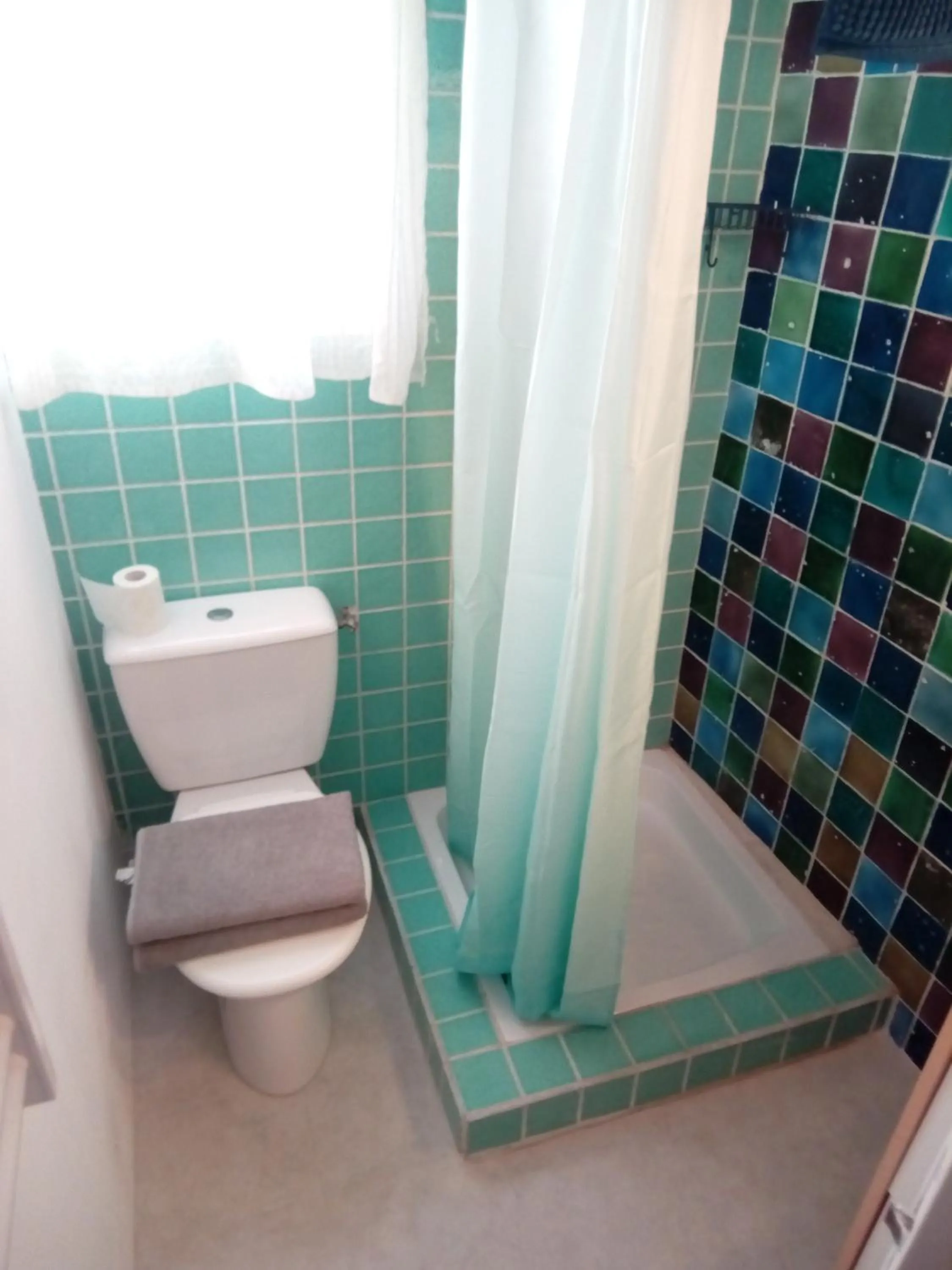 Shower in Le Moulin Des Ocres
