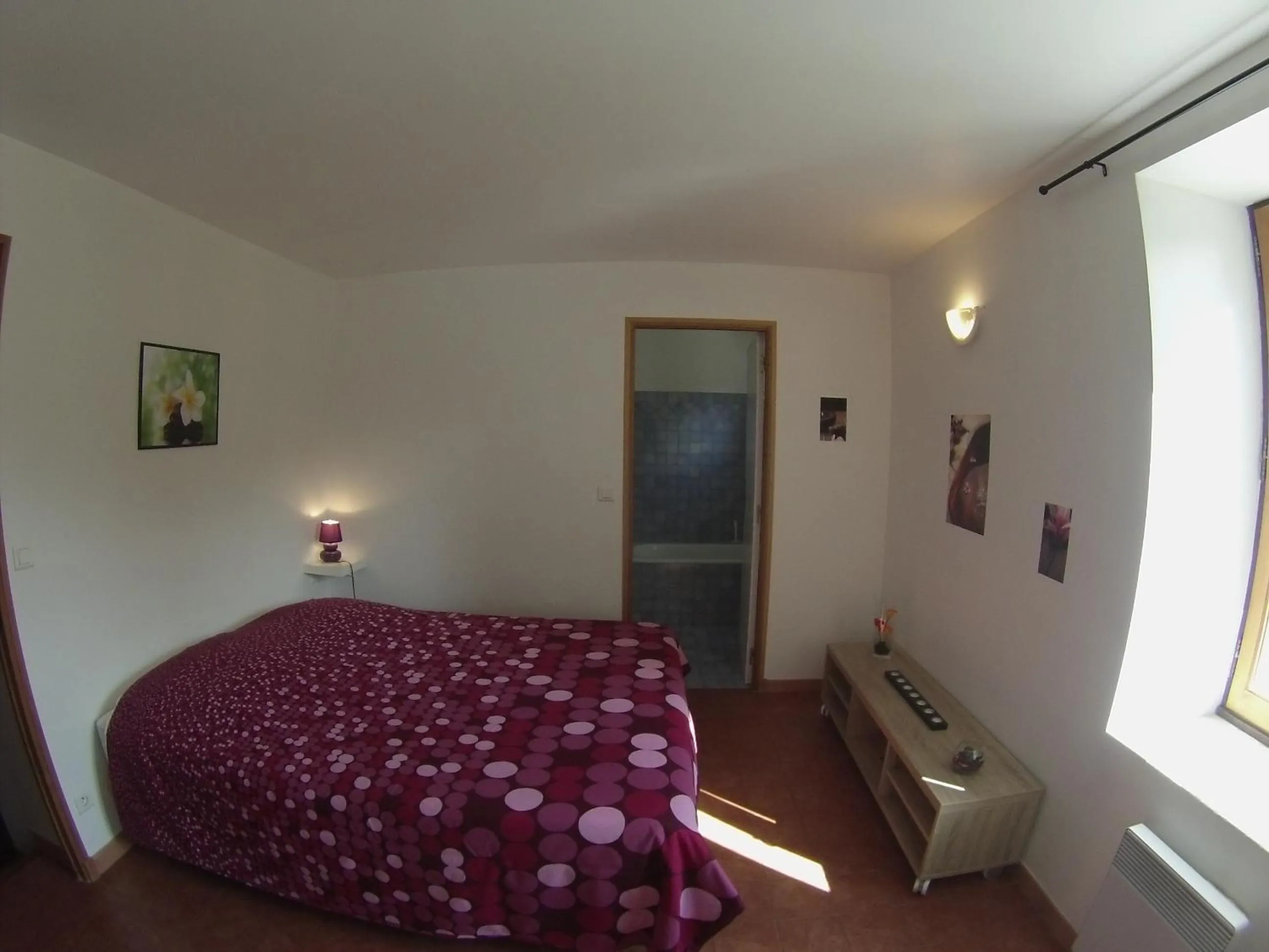 Photo of the whole room, Bed in Le Moulin Des Ocres