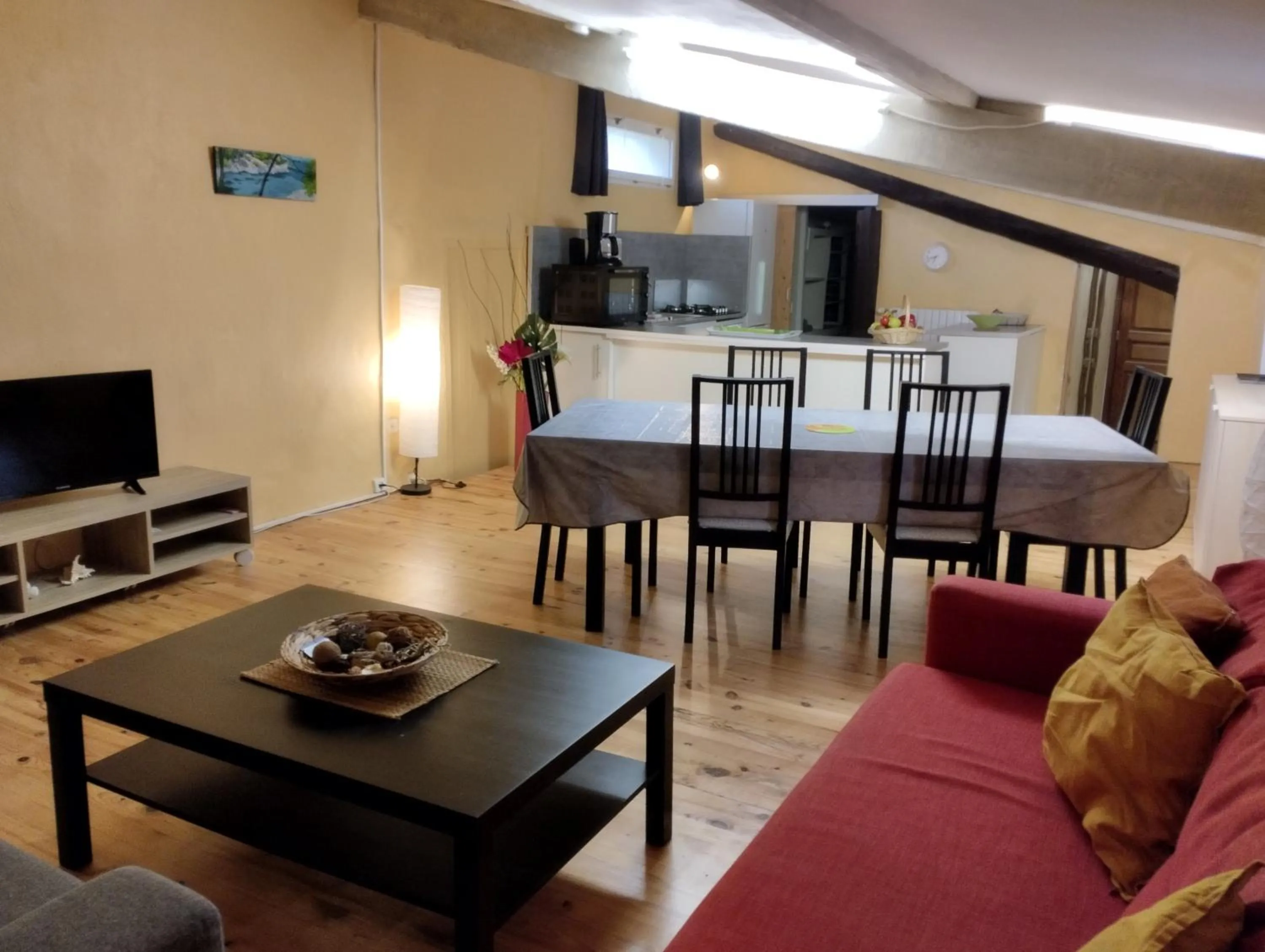 Communal lounge/ TV room in Le Moulin Des Ocres